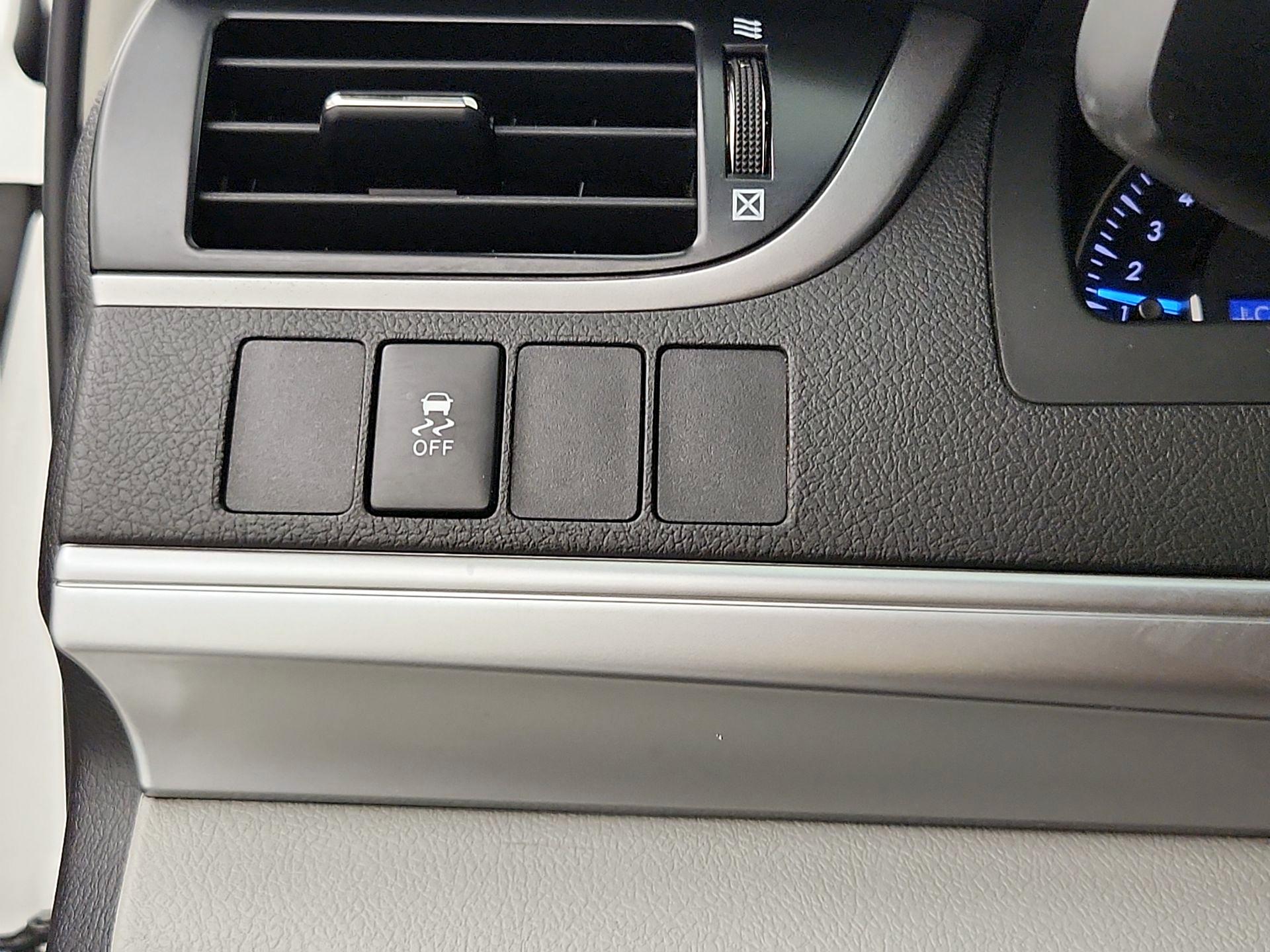 Thumbnail: 2014 Toyota Camry - 13