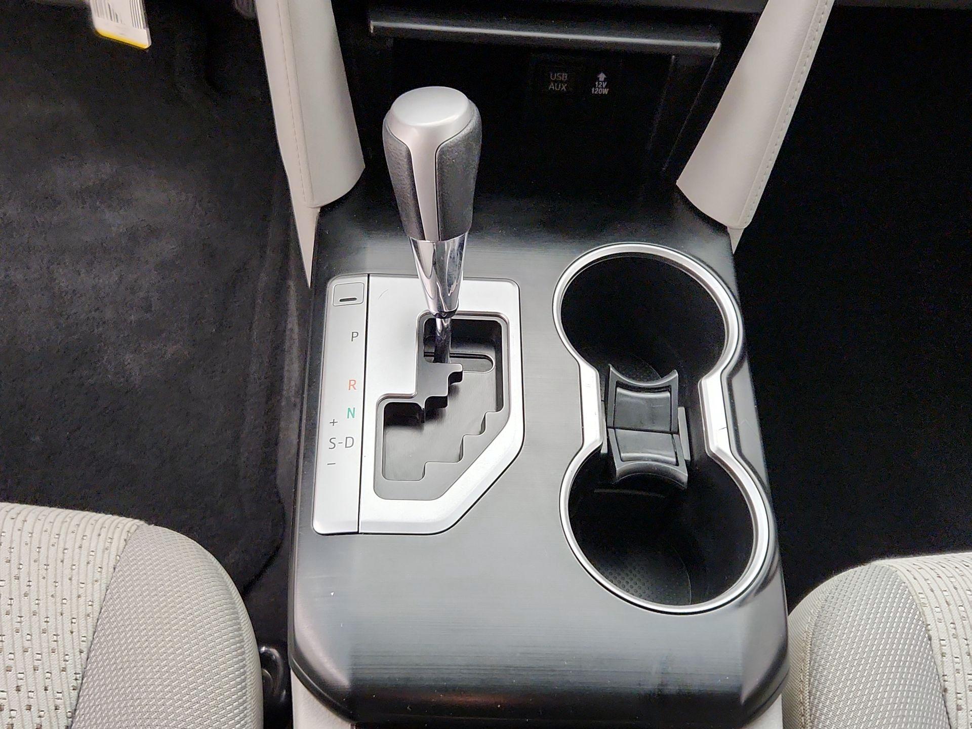 Thumbnail: 2014 Toyota Camry - 16