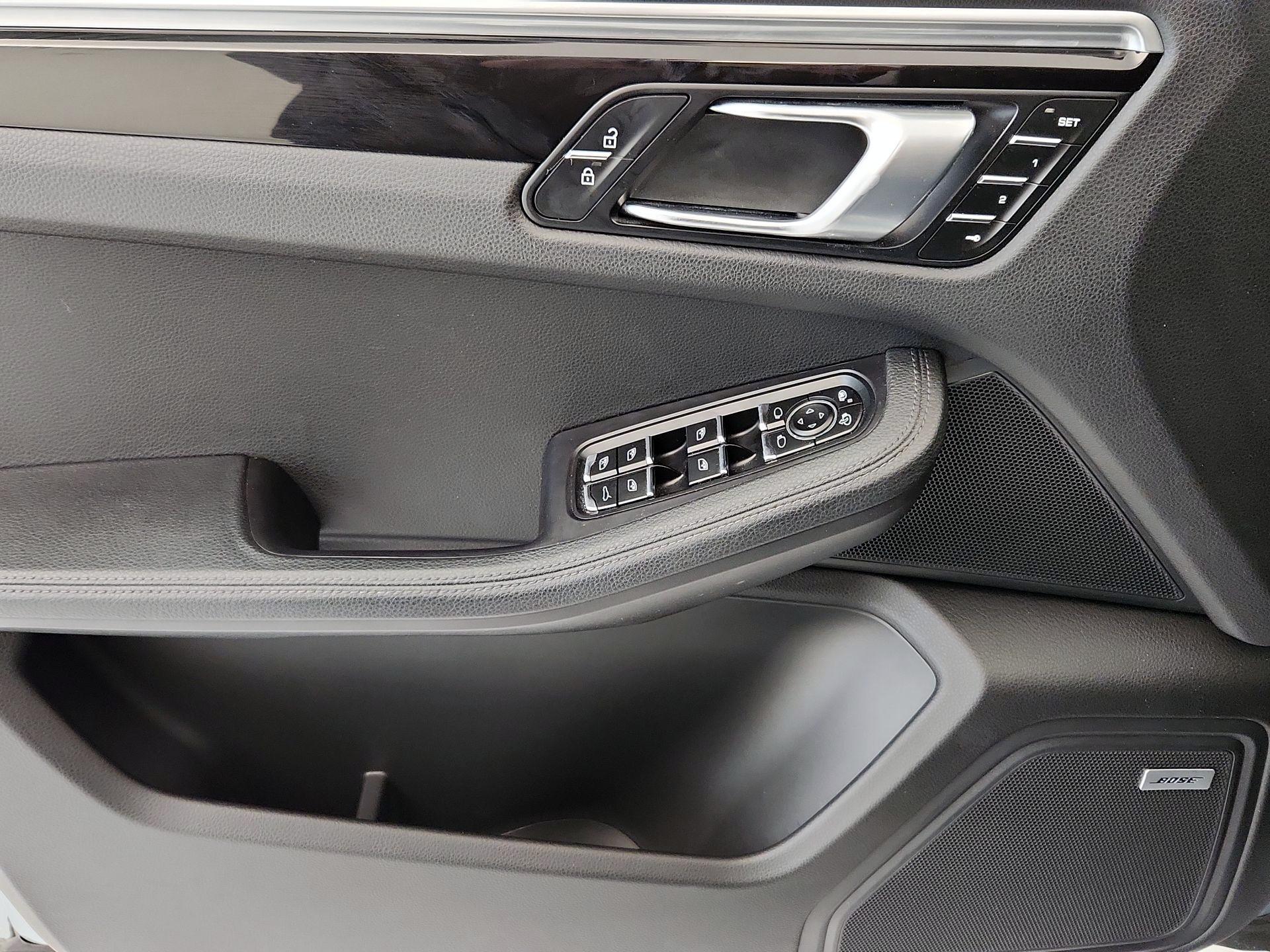 Thumbnail: 2019 Porsche Macan - 12