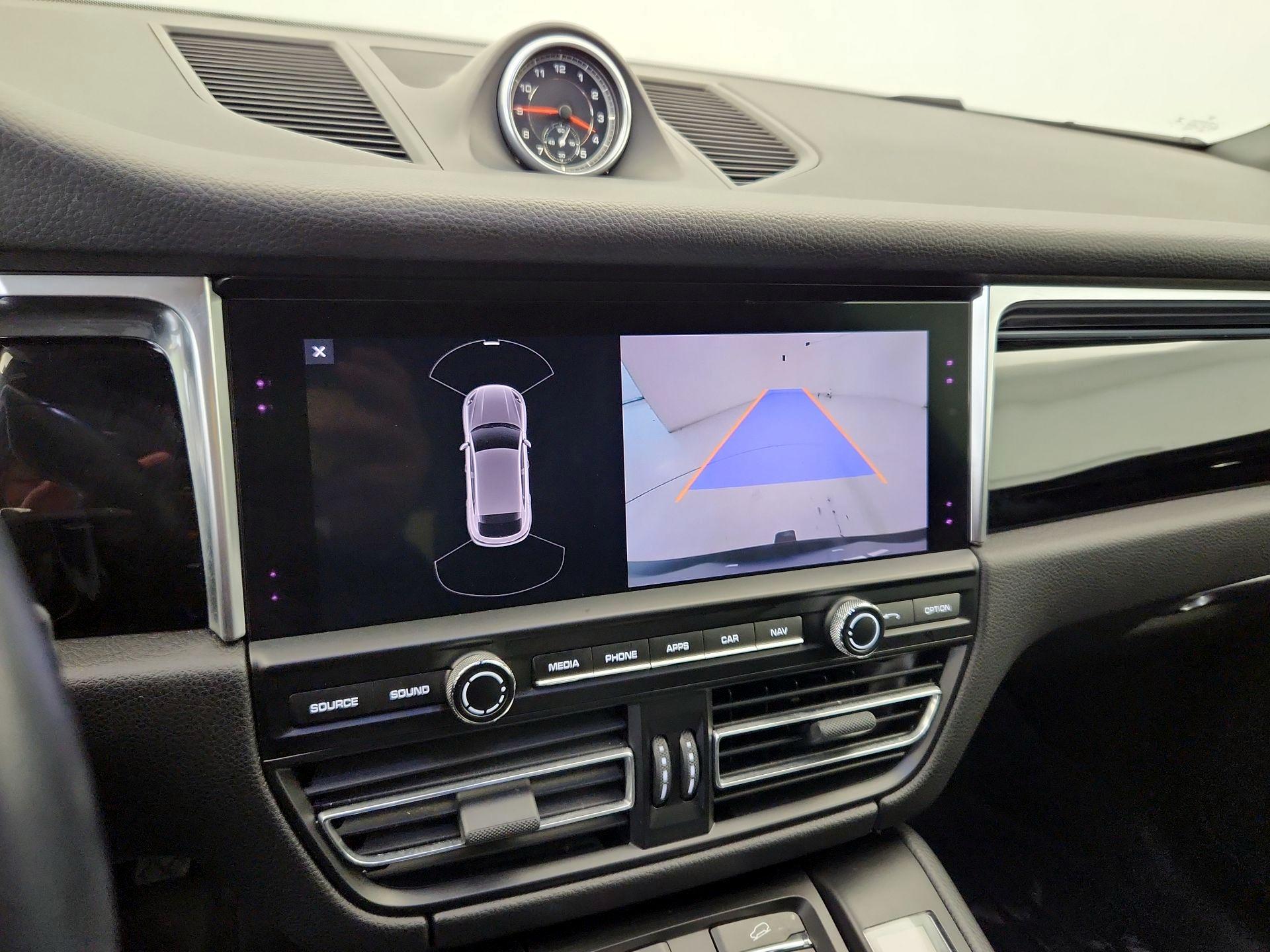 Thumbnail: 2019 Porsche Macan - 15