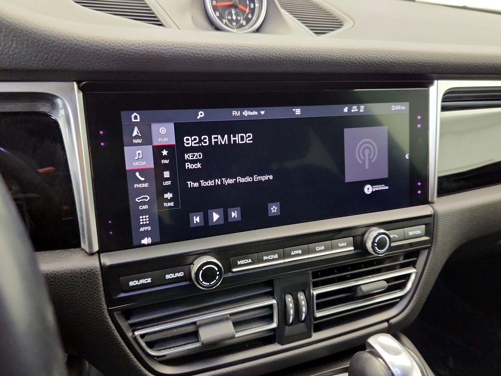 Thumbnail: 2019 Porsche Macan - 16