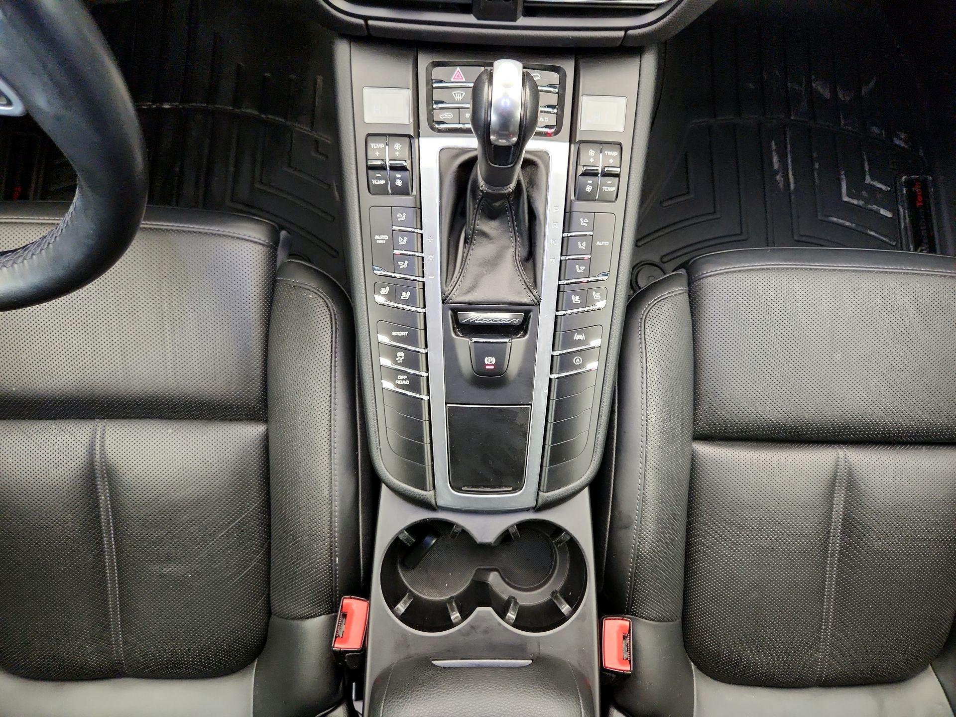 Thumbnail: 2019 Porsche Macan - 18