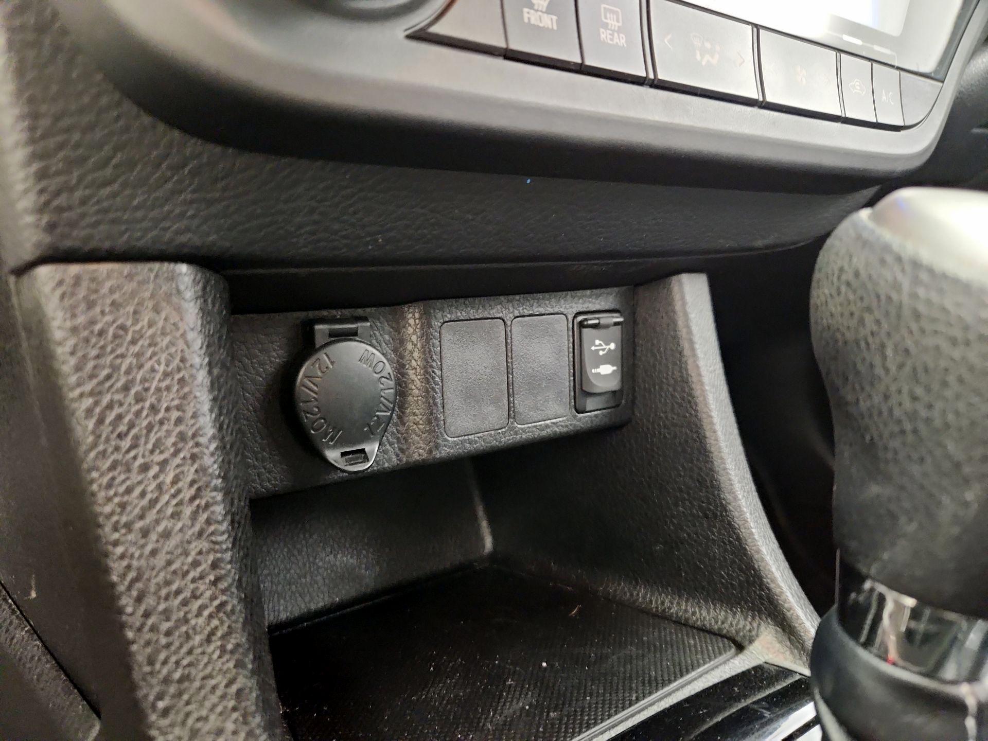 Thumbnail: 2014 Toyota Corolla - 18