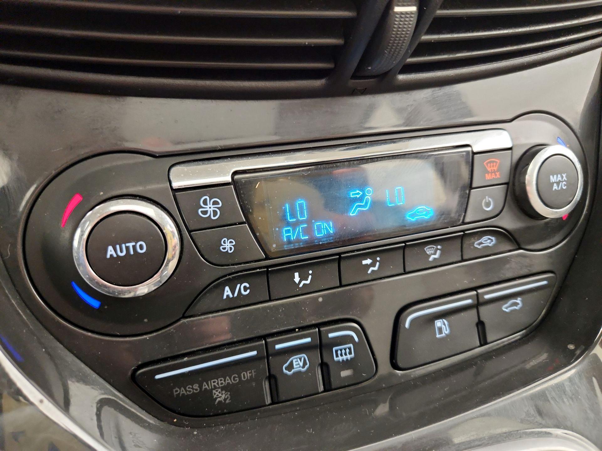 Thumbnail: 2016 Ford C-Max - 17