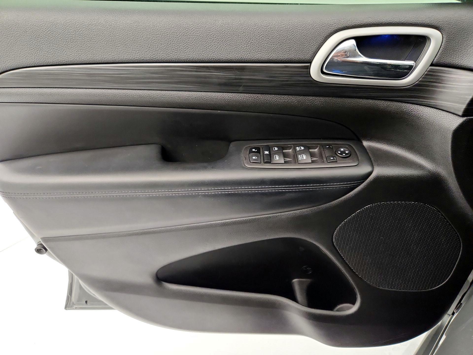 Thumbnail: 2022 Jeep Grand Cherokee - 12