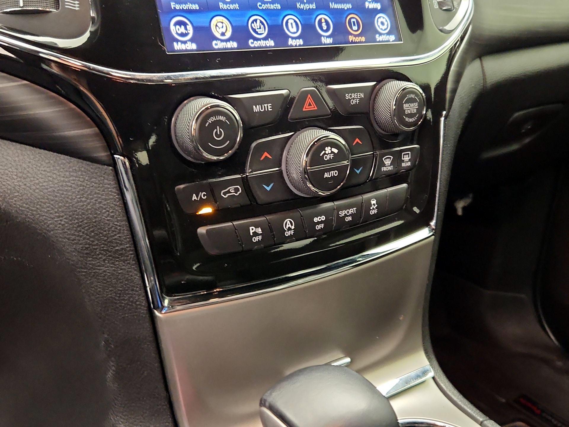 Thumbnail: 2022 Jeep Grand Cherokee - 17