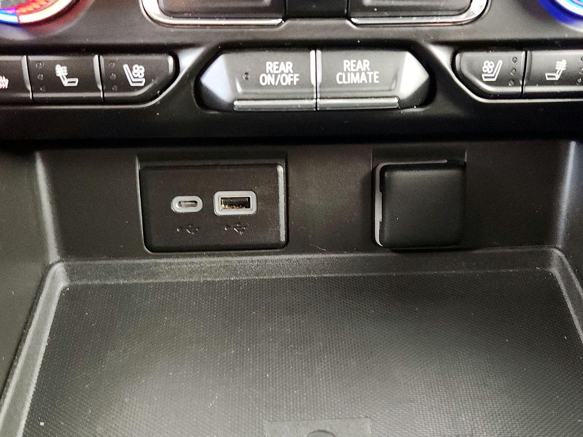 Thumbnail: 2023 GMC Yukon - 18