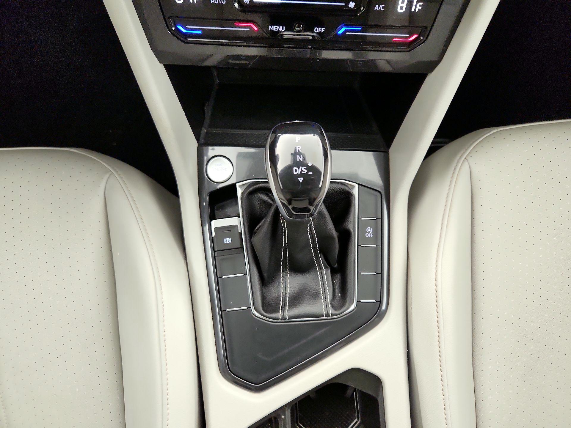 Thumbnail: 2023 Volkswagen Tiguan - 17