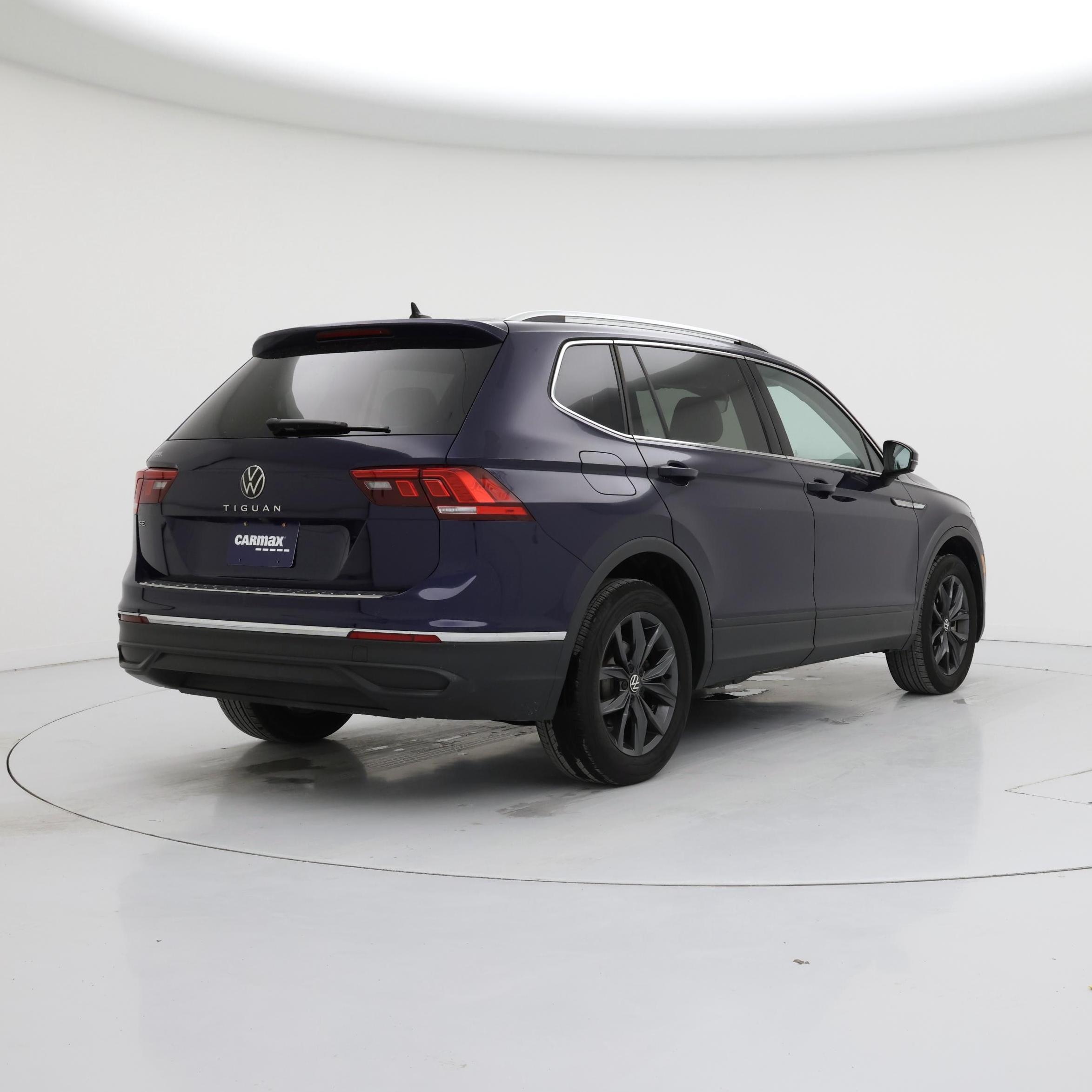 Thumbnail: 2023 Volkswagen Tiguan - 8