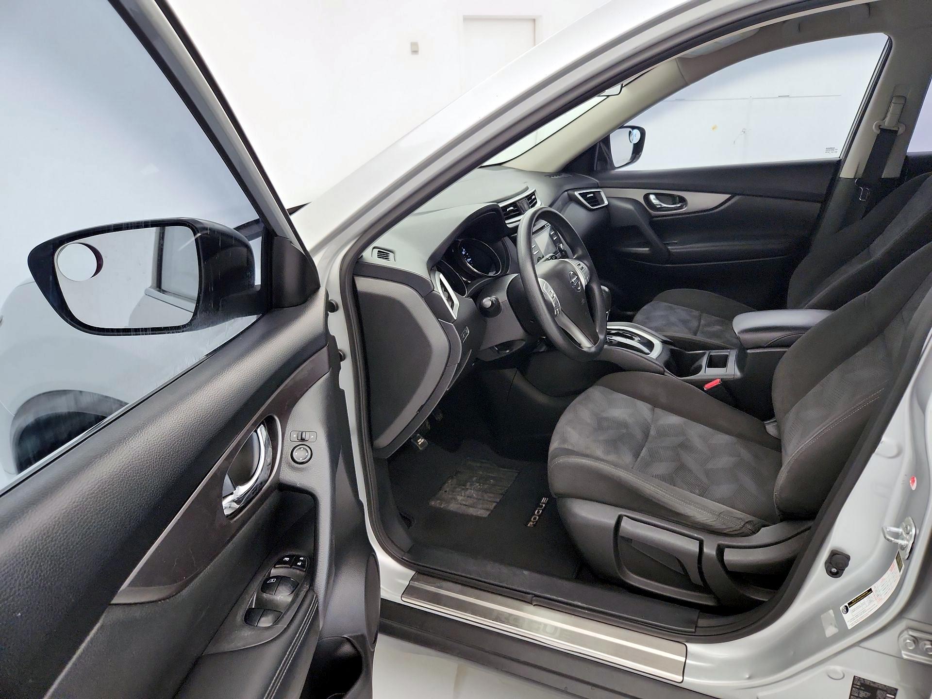 Thumbnail: 2016 Nissan Rogue - 11