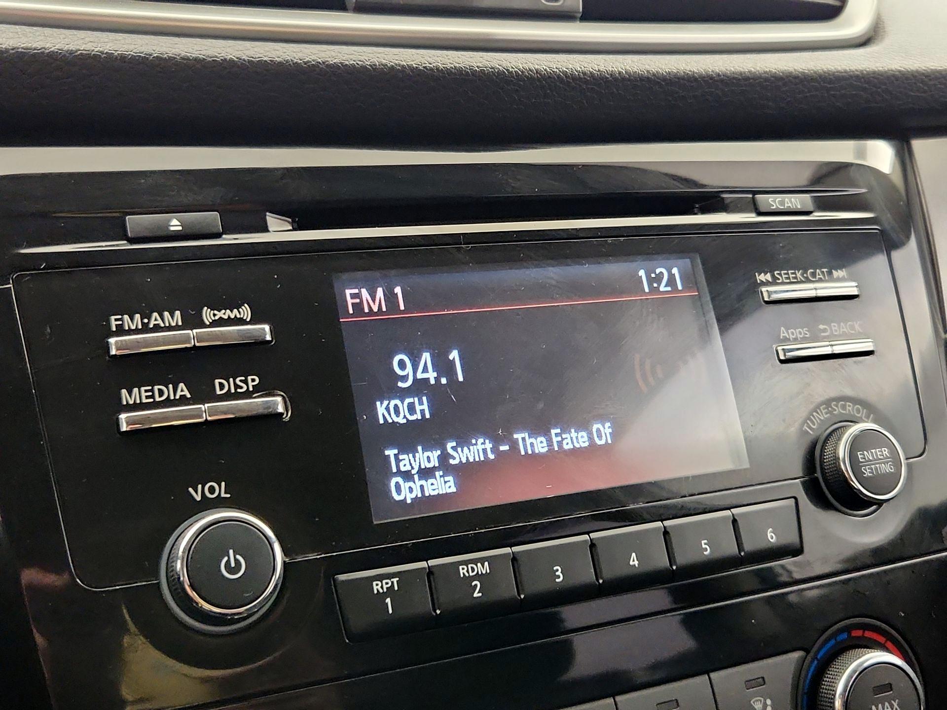 Thumbnail: 2016 Nissan Rogue - 15