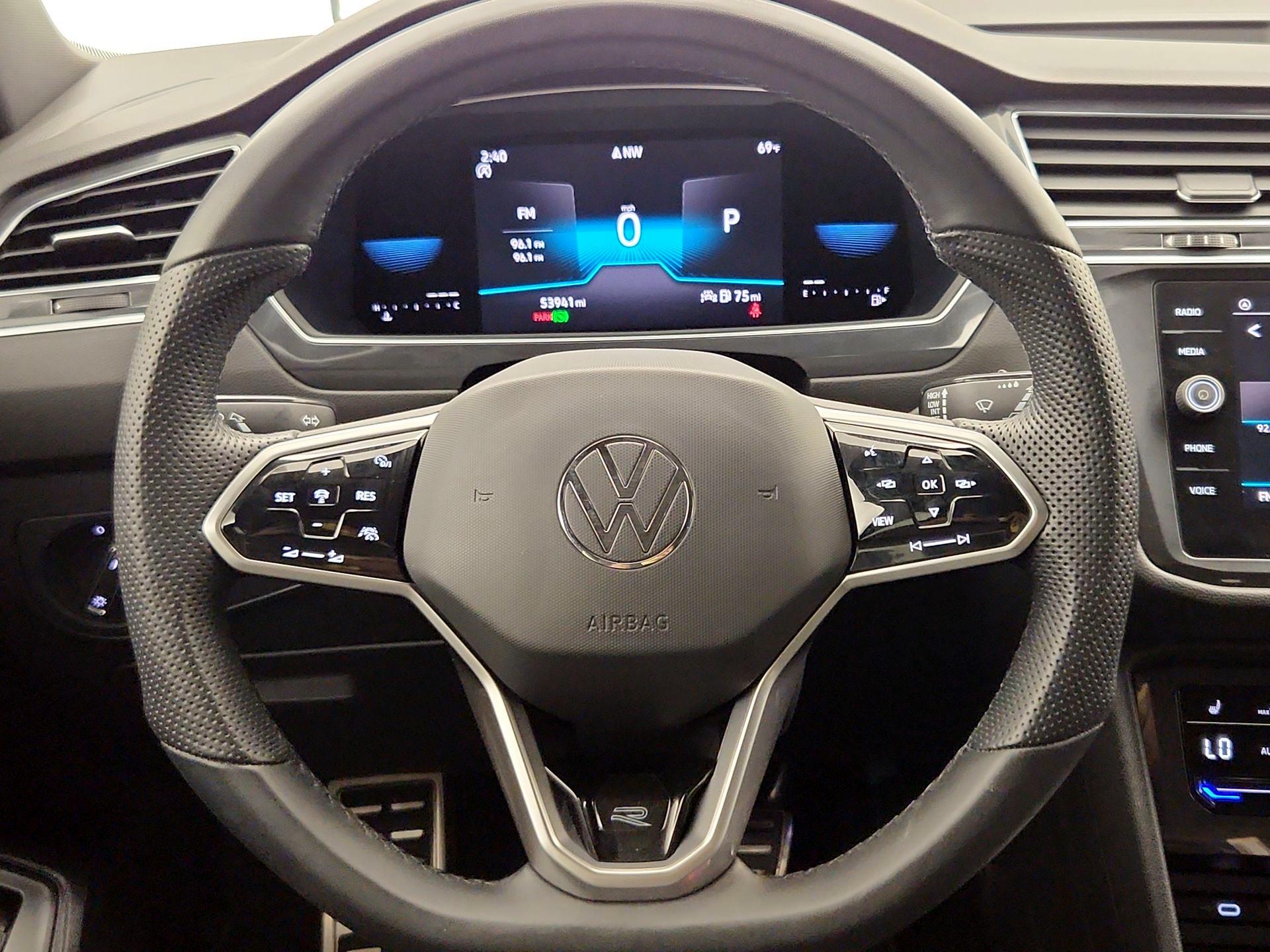 Thumbnail: 2022 Volkswagen Tiguan - 10