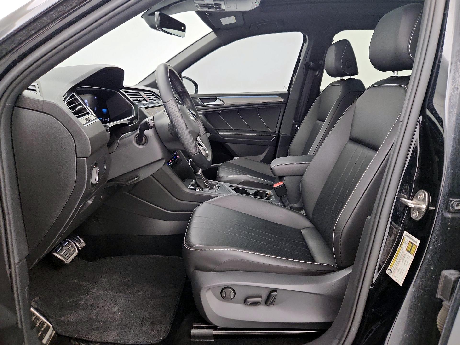 Thumbnail: 2022 Volkswagen Tiguan - 11