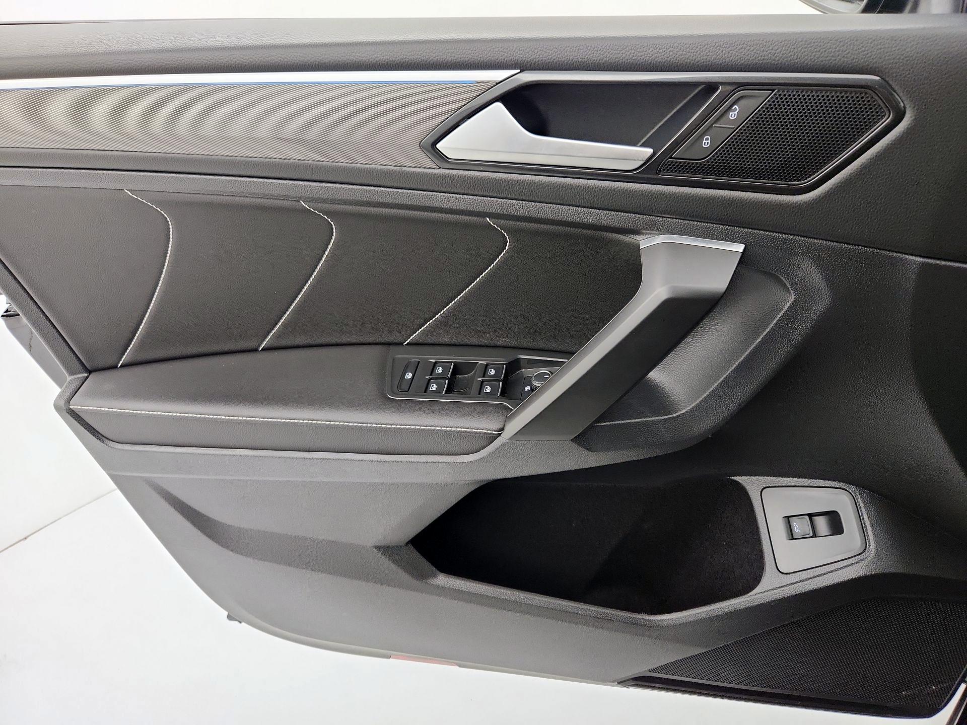 Thumbnail: 2022 Volkswagen Tiguan - 12