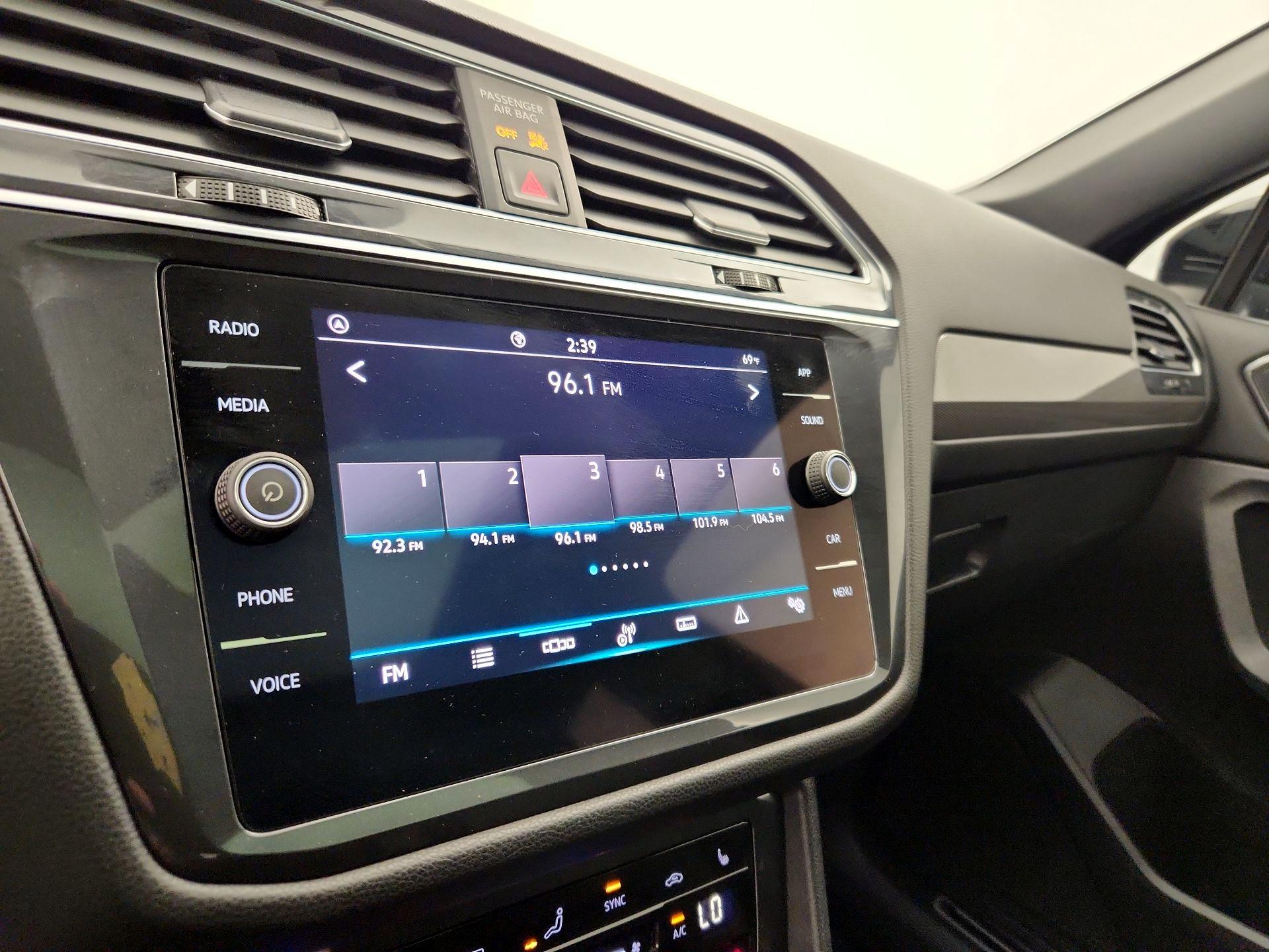 Thumbnail: 2022 Volkswagen Tiguan - 15