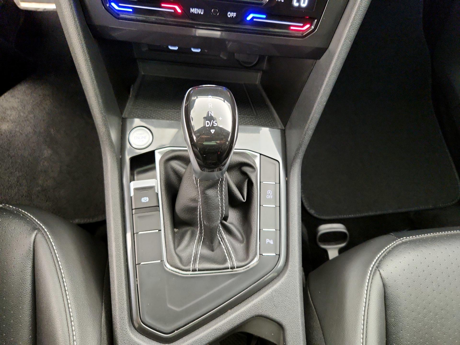 Thumbnail: 2022 Volkswagen Tiguan - 17