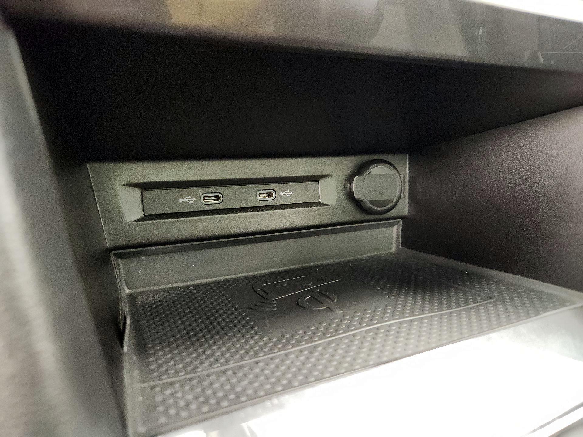 Thumbnail: 2022 Volkswagen Tiguan - 18