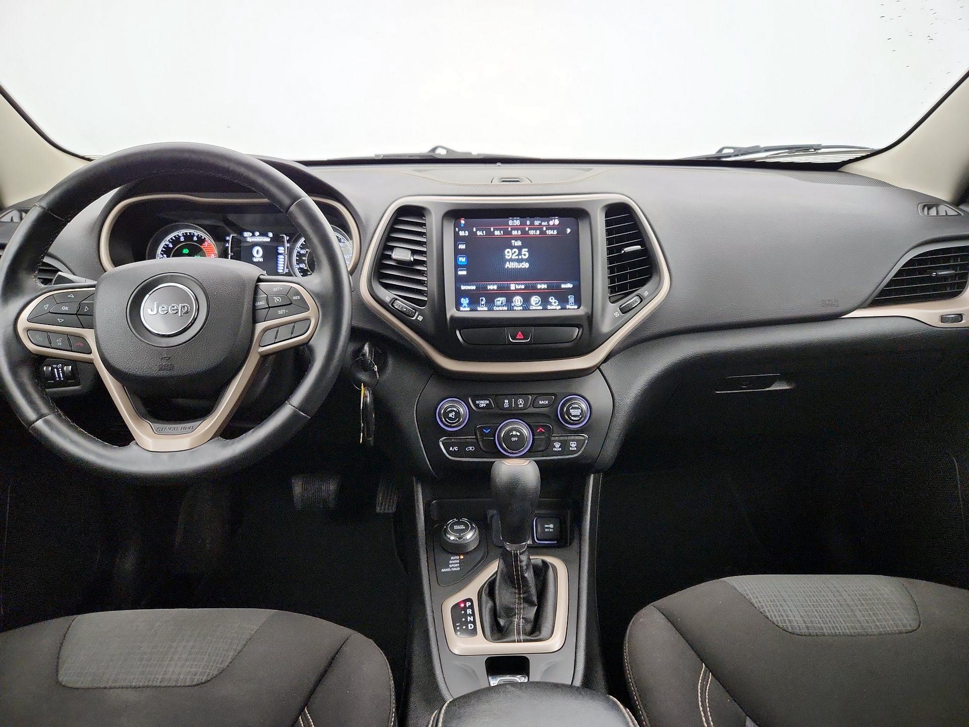 Thumbnail: 2017 Jeep Cherokee - 9