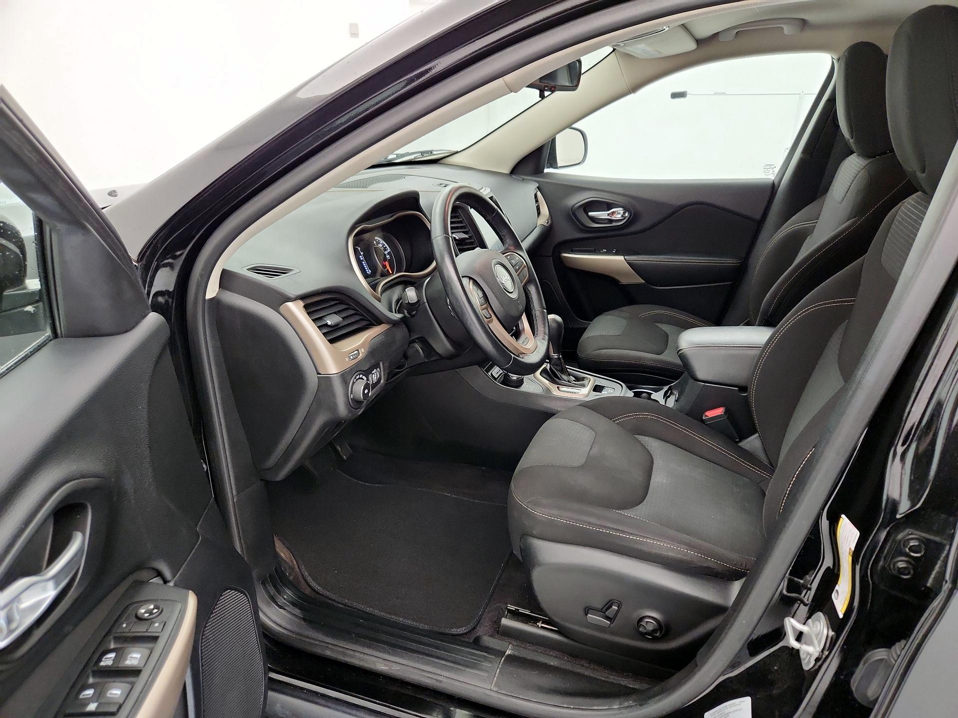 Thumbnail: 2017 Jeep Cherokee - 11