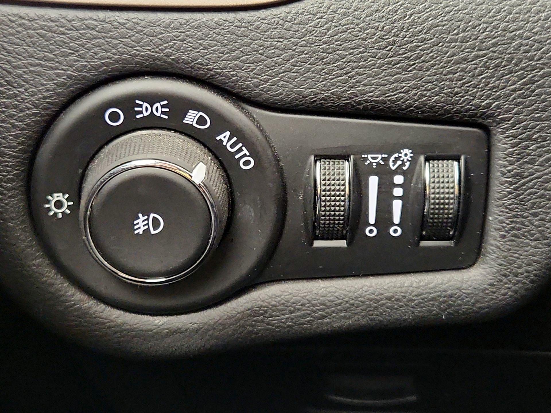 Thumbnail: 2017 Jeep Cherokee - 13