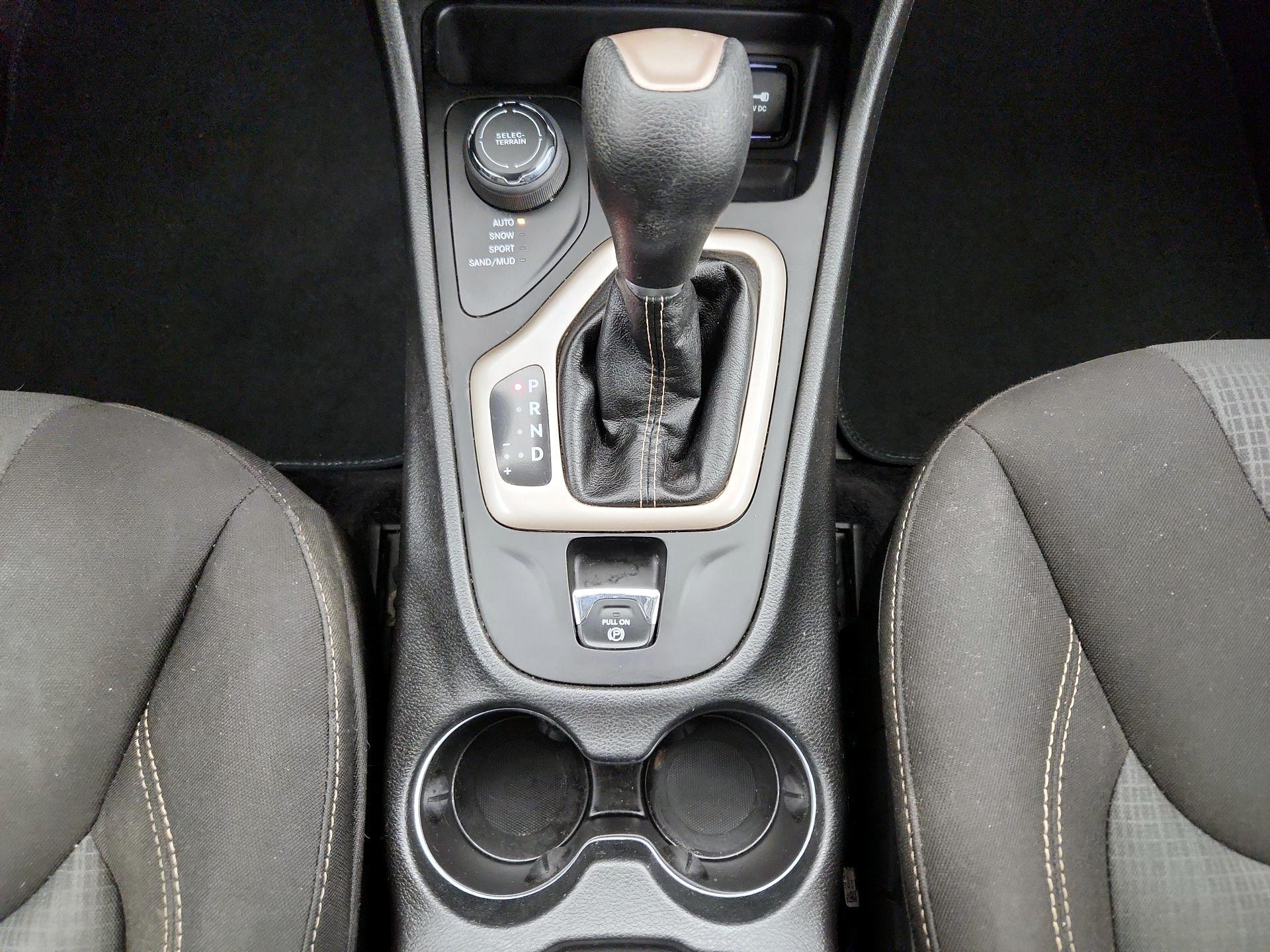 Thumbnail: 2017 Jeep Cherokee - 17