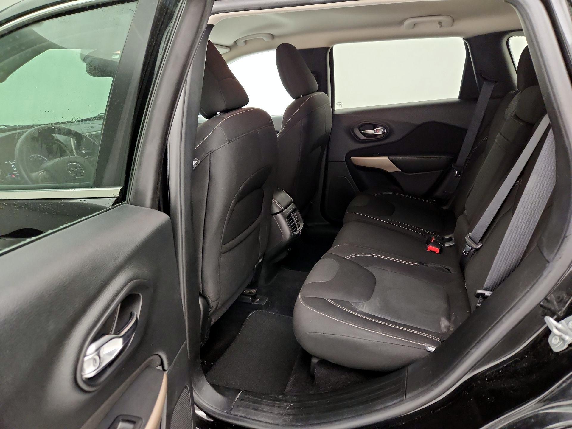 Thumbnail: 2017 Jeep Cherokee - 19