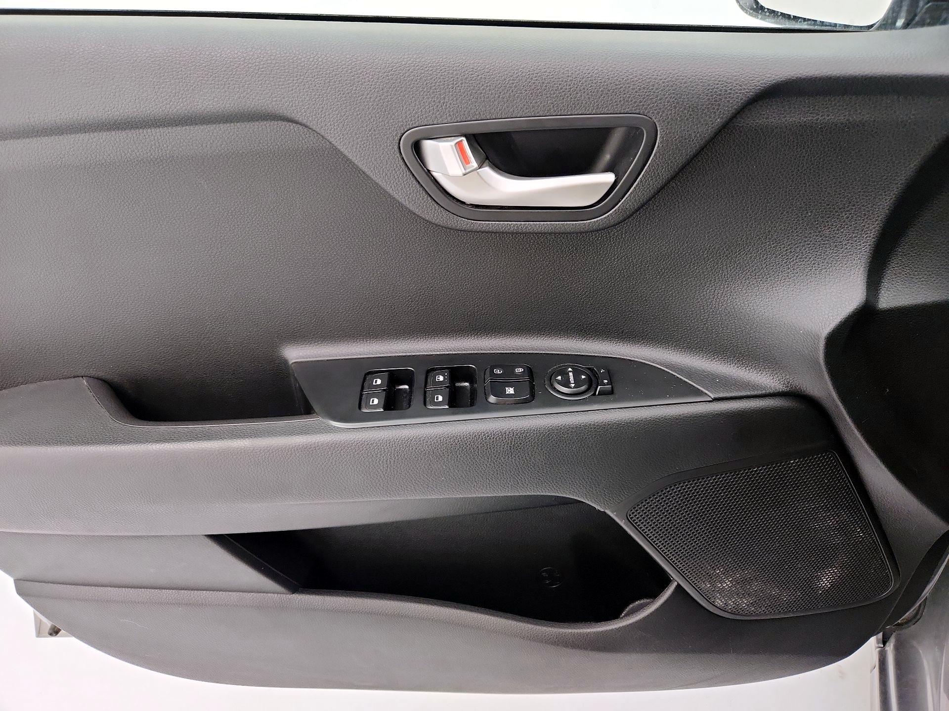 Thumbnail: 2023 Kia Rio - 12