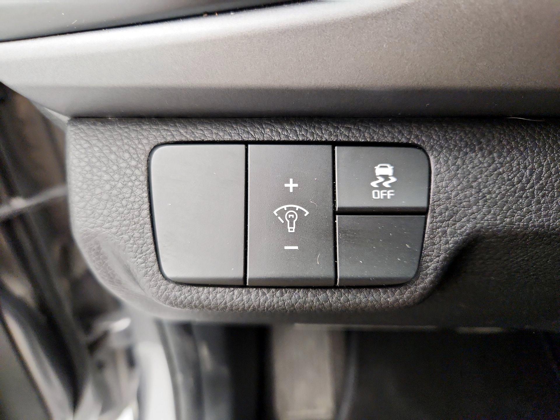 Thumbnail: 2023 Kia Rio - 13