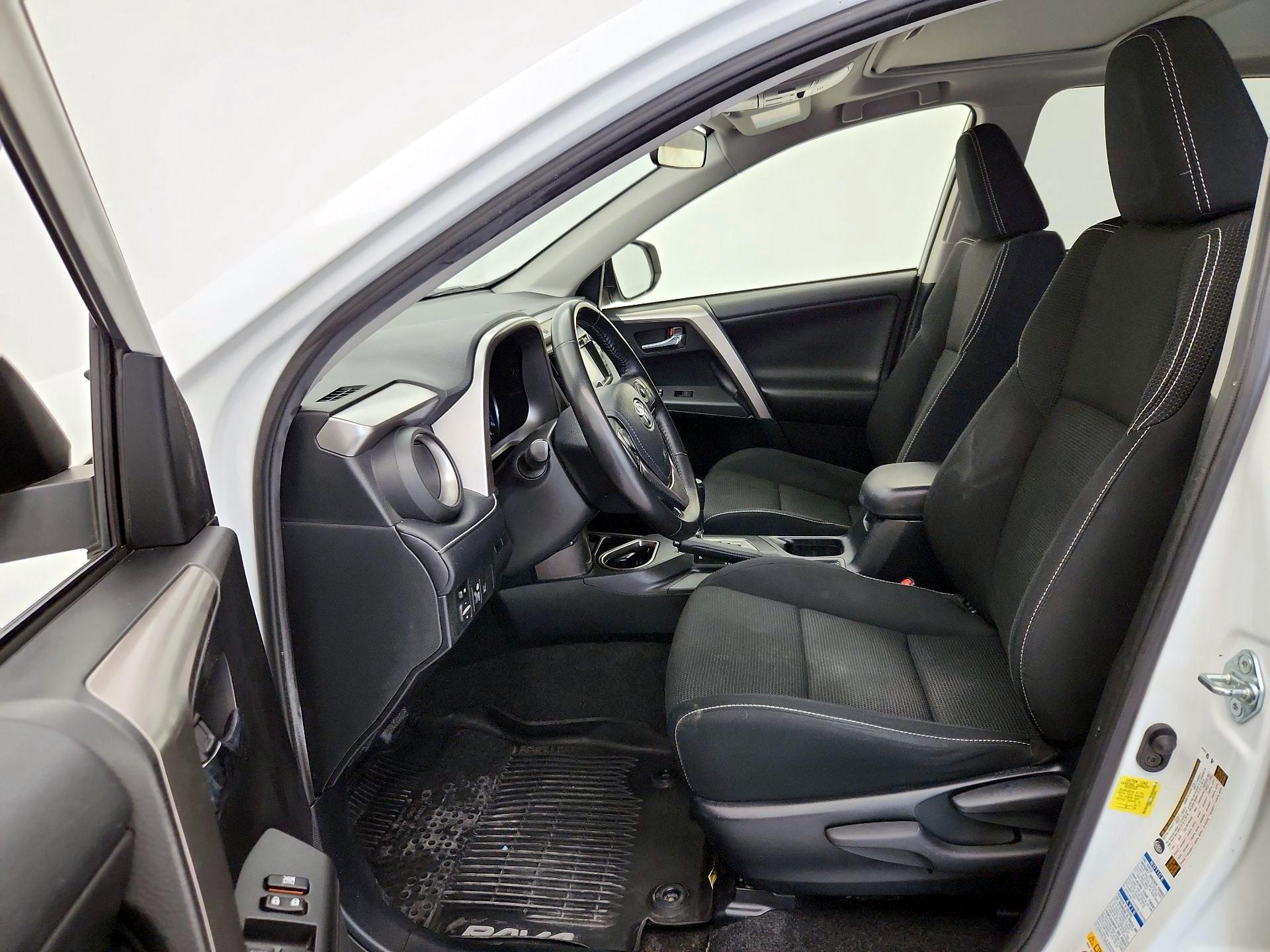 Thumbnail: 2018 Toyota RAV4 - 11