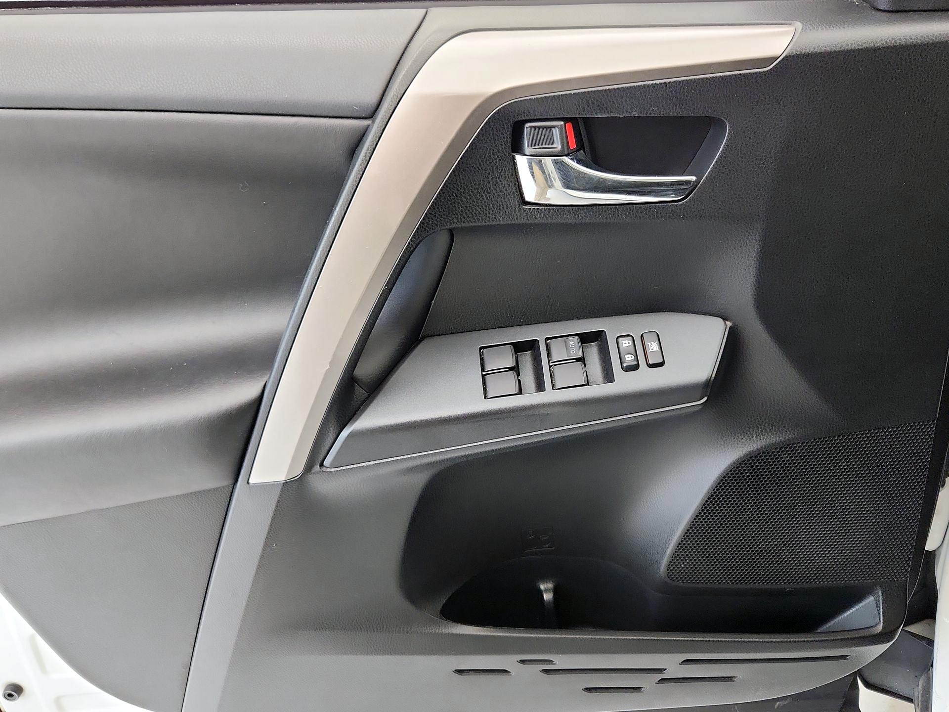 Thumbnail: 2018 Toyota RAV4 - 12