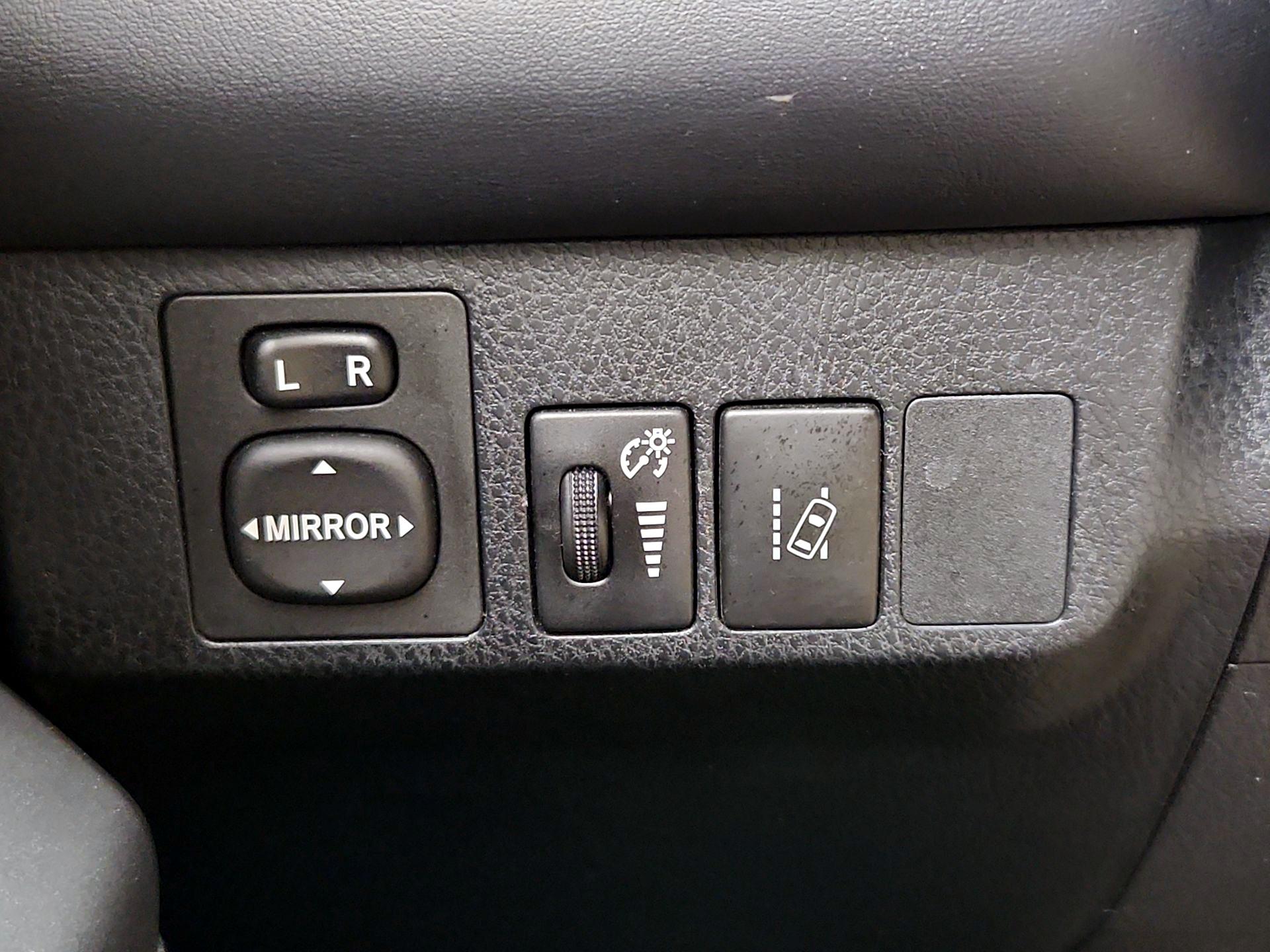 Thumbnail: 2018 Toyota RAV4 - 13