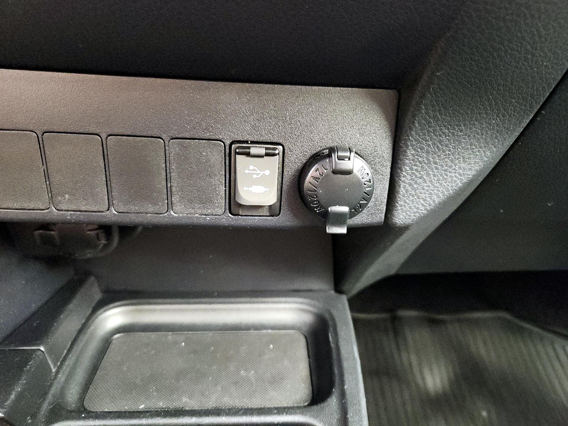 Thumbnail: 2018 Toyota RAV4 - 18