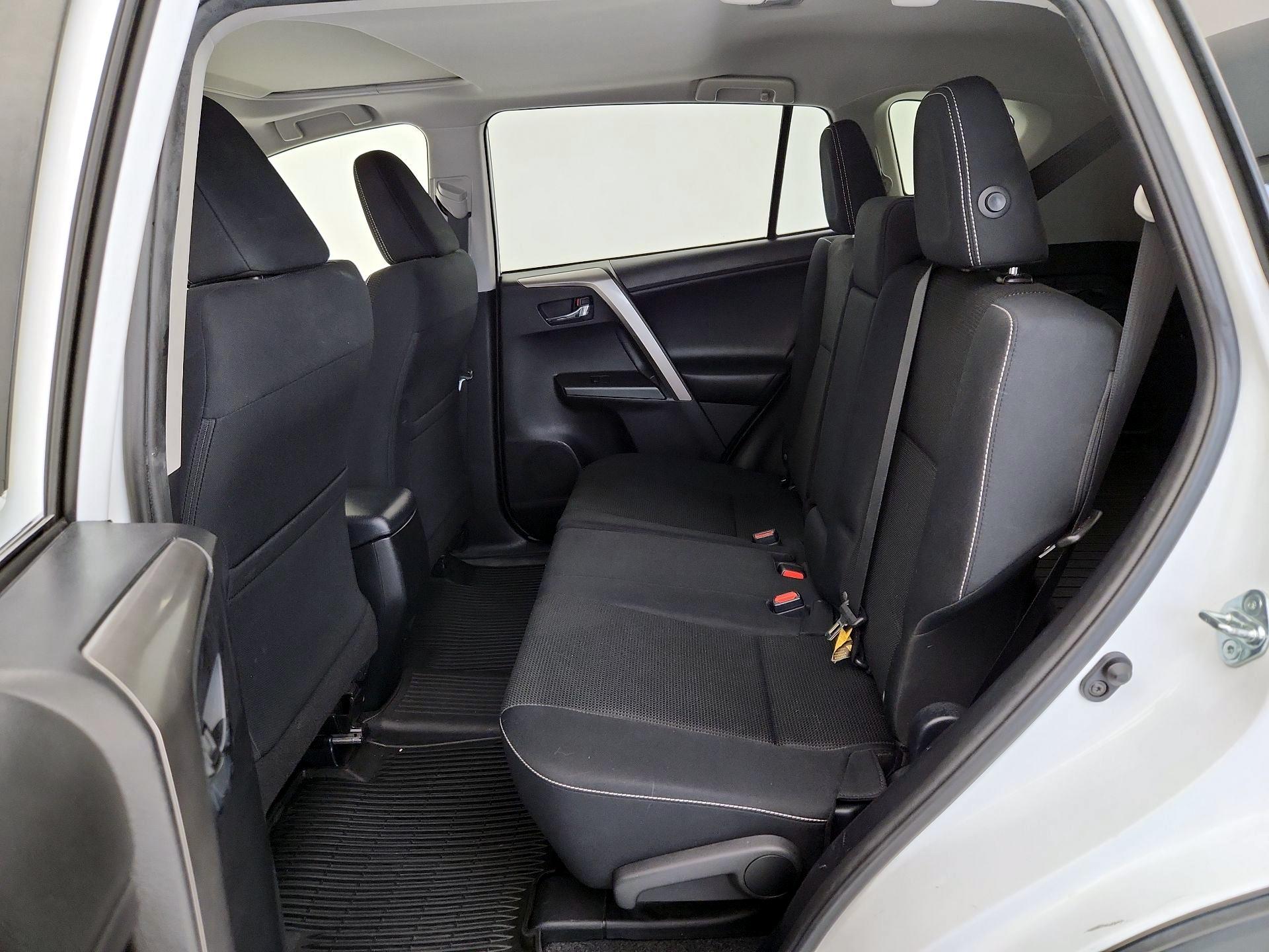 Thumbnail: 2018 Toyota RAV4 - 20