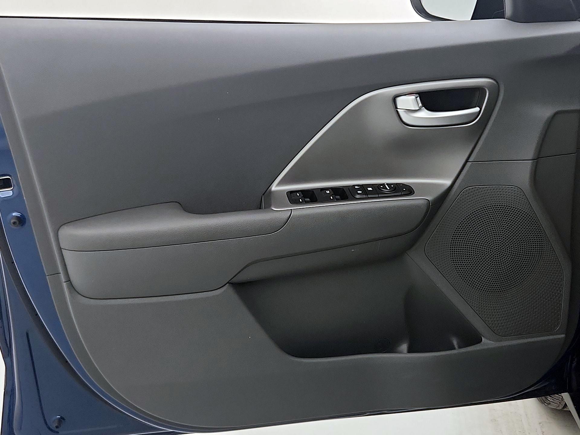 Thumbnail: 2021 Kia Niro - 12