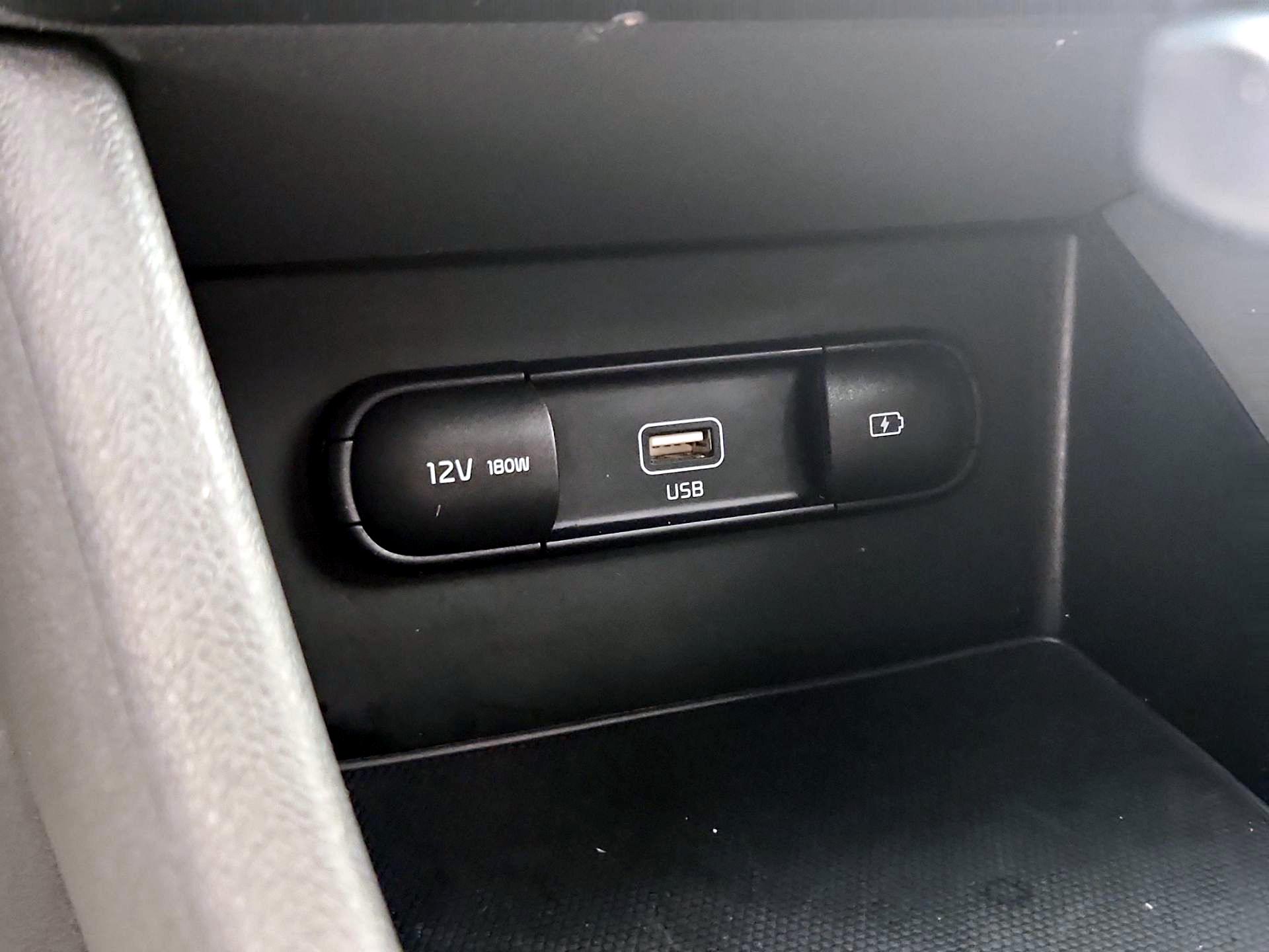 Thumbnail: 2021 Kia Niro - 18