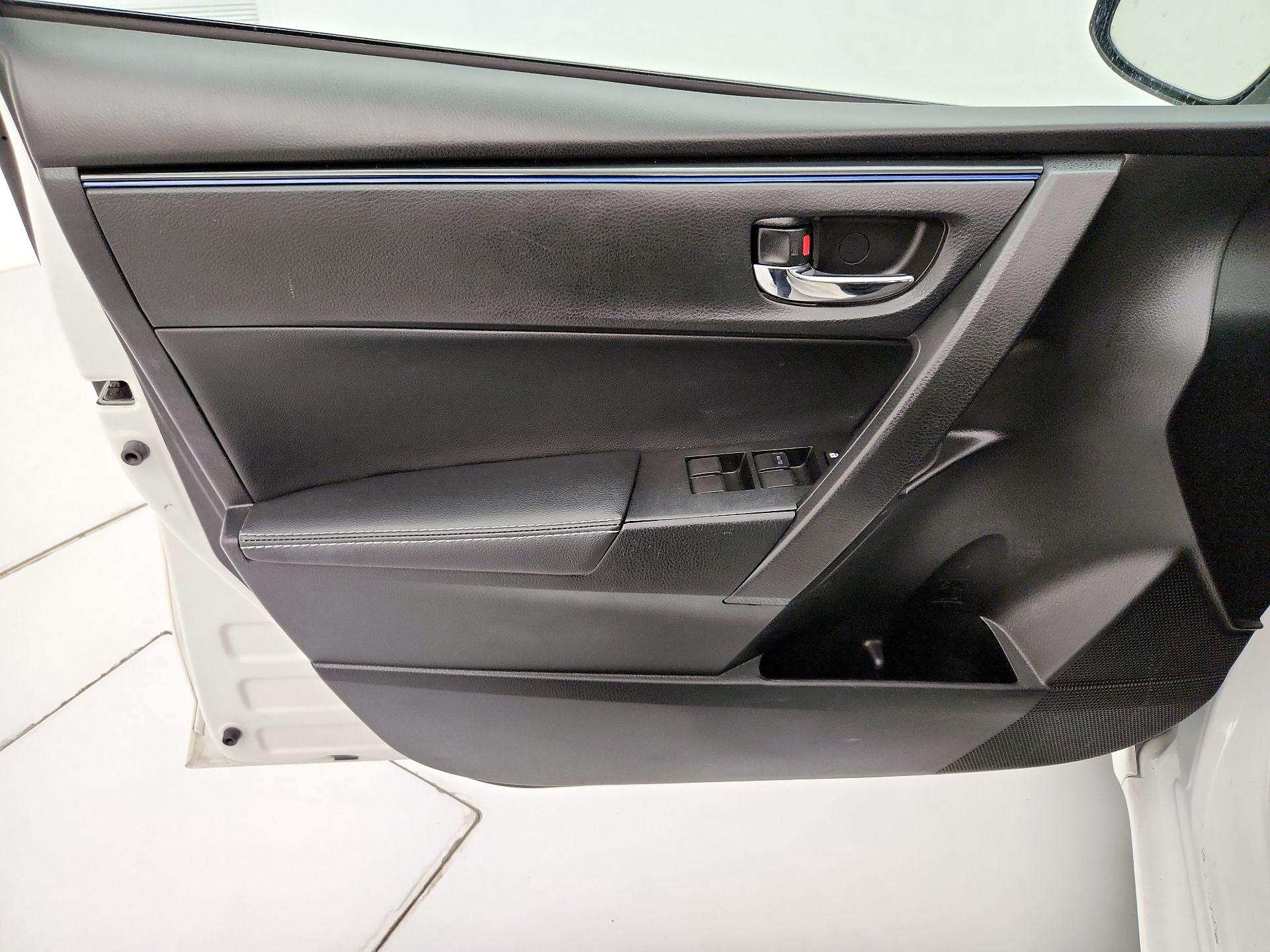 Thumbnail: 2017 Toyota Corolla - 12