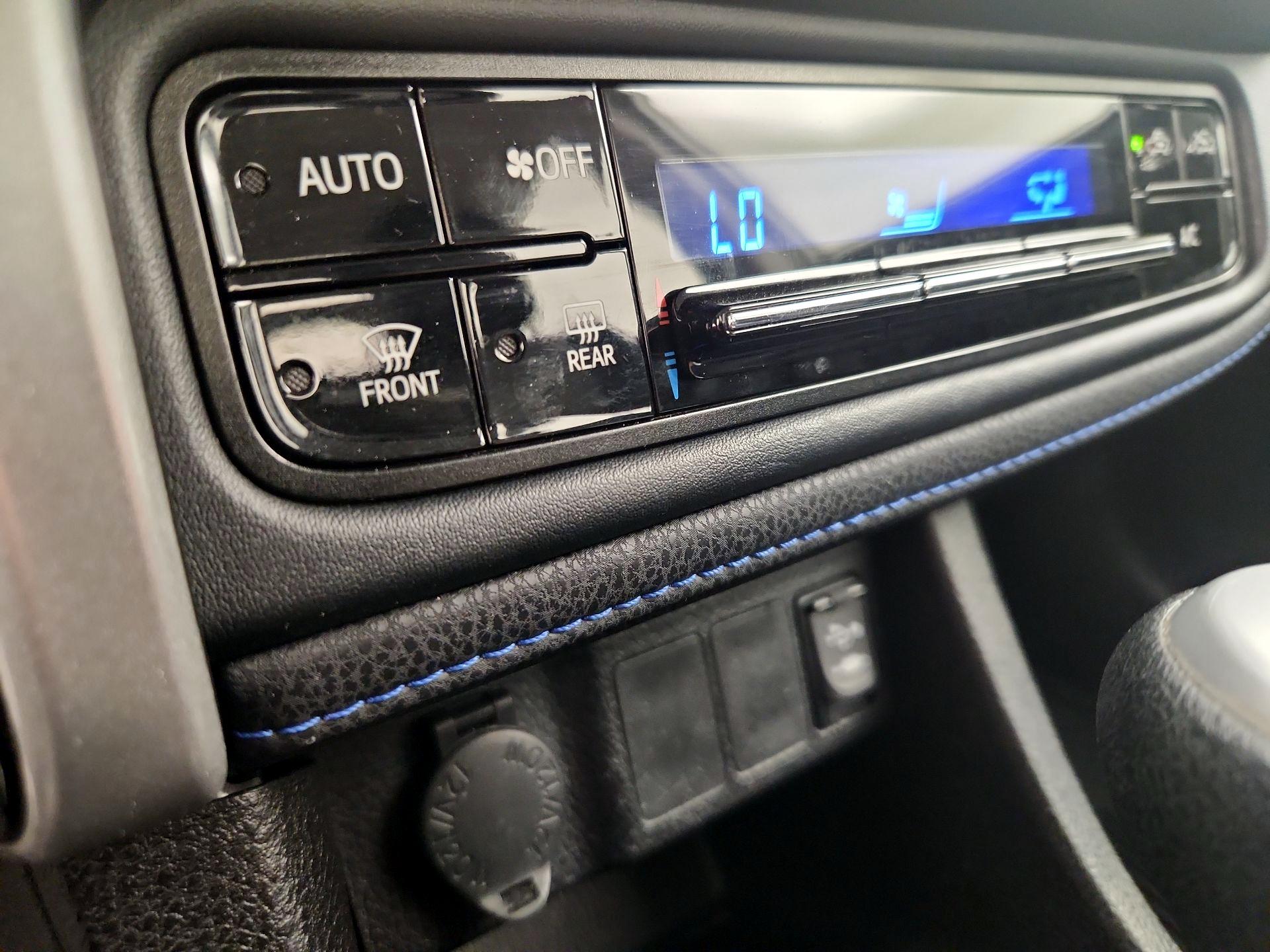 Thumbnail: 2018 Toyota Corolla - 16