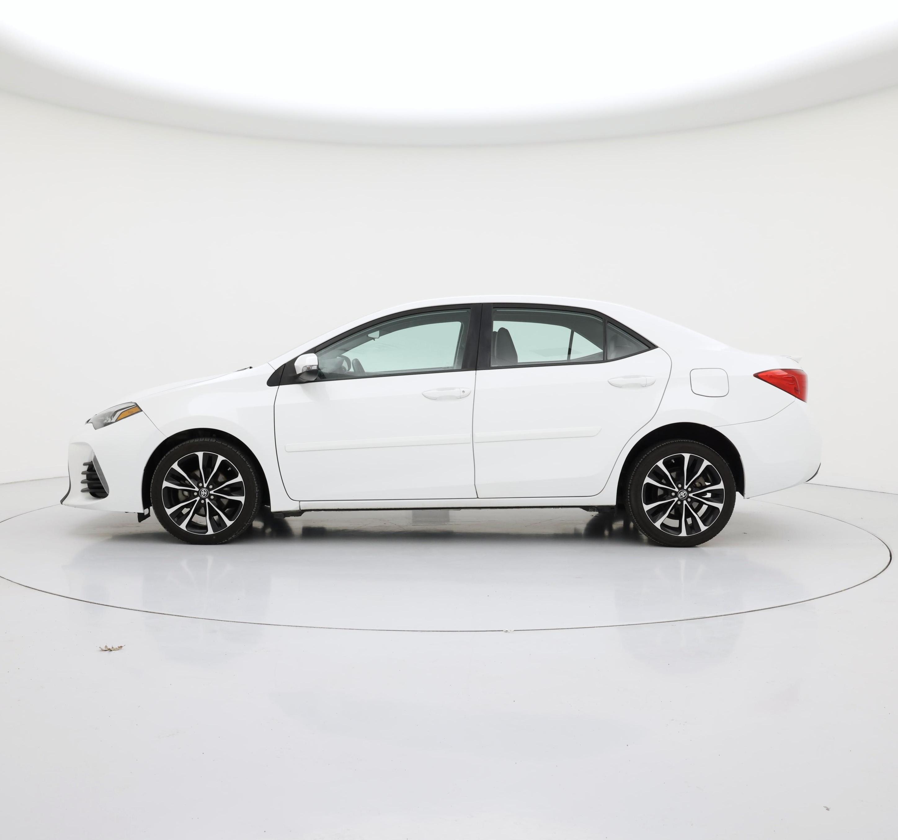 Thumbnail: 2018 Toyota Corolla - 3