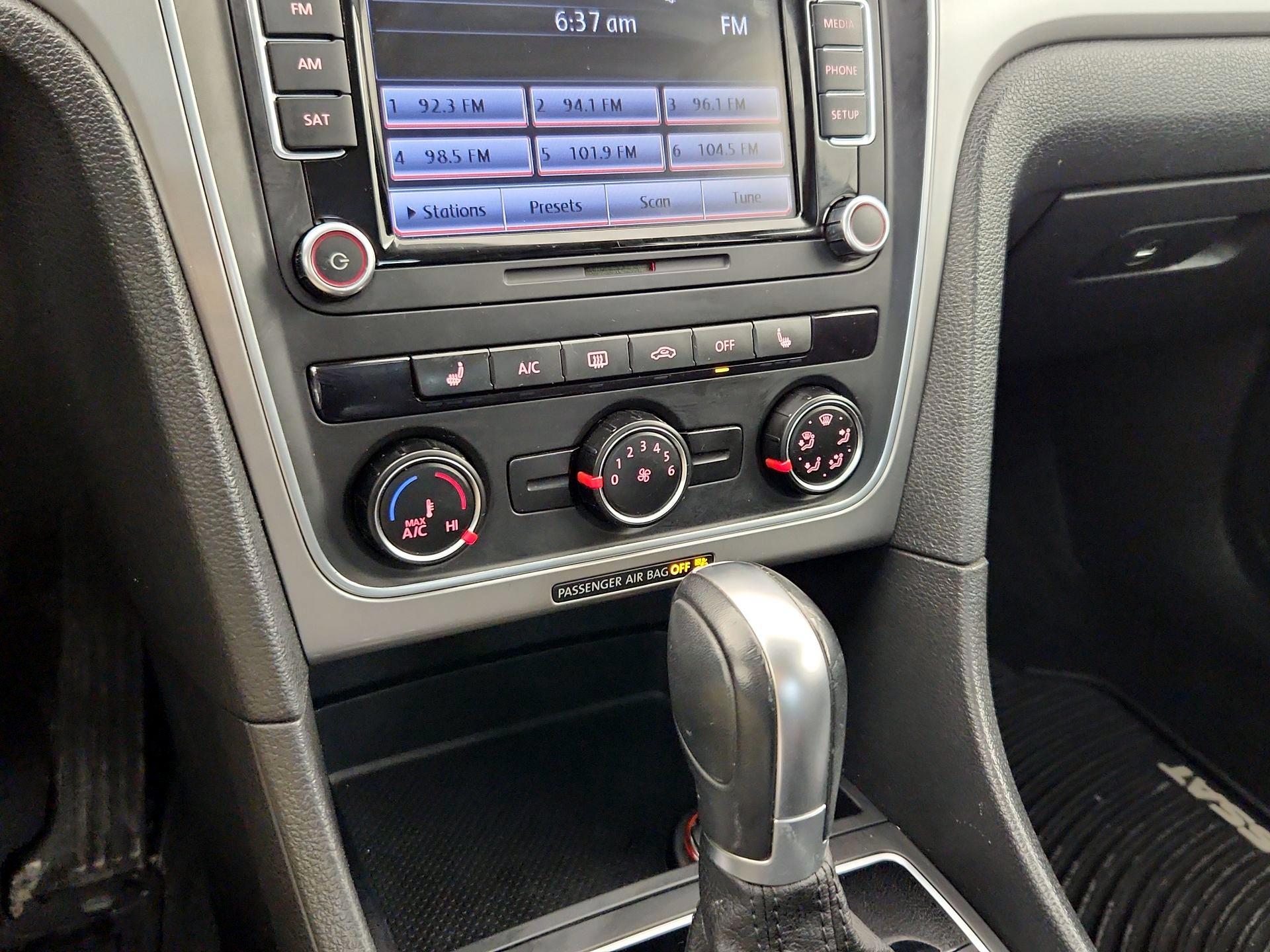 Thumbnail: 2015 Volkswagen Passat - 14