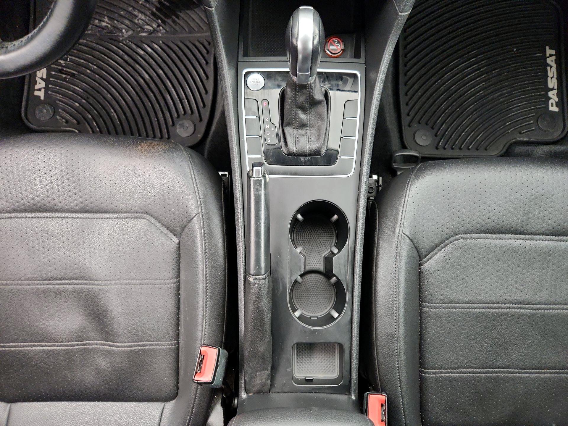 Thumbnail: 2015 Volkswagen Passat - 15