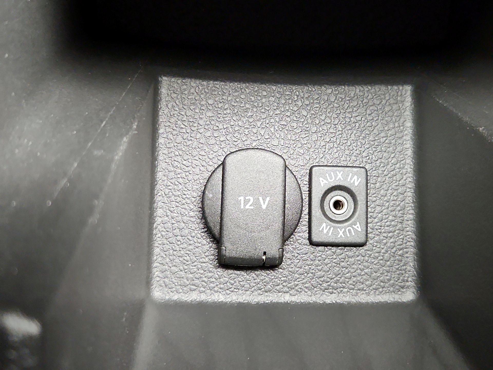 Thumbnail: 2015 Volkswagen Passat - 16