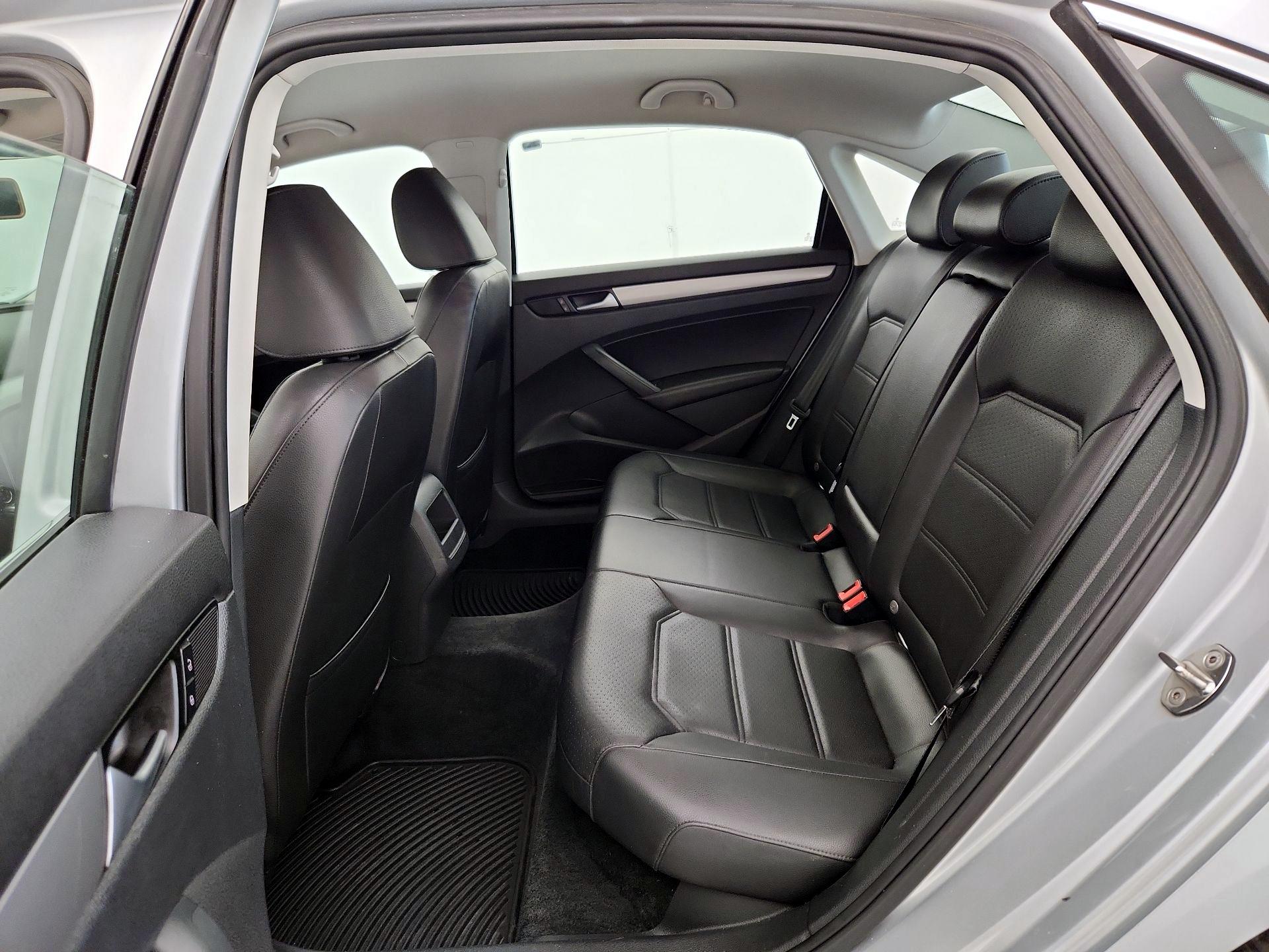 Thumbnail: 2015 Volkswagen Passat - 17