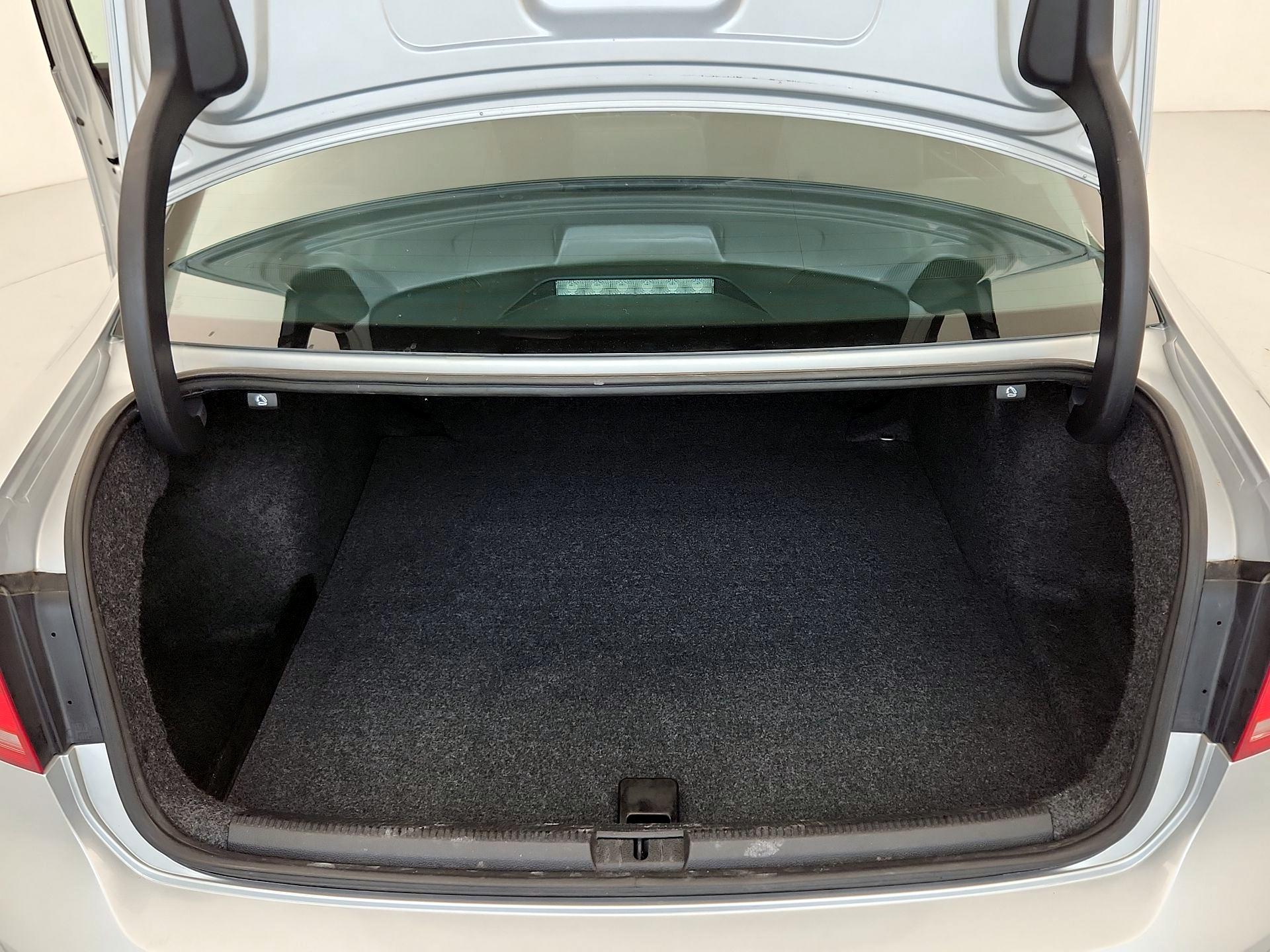 Thumbnail: 2015 Volkswagen Passat - 18