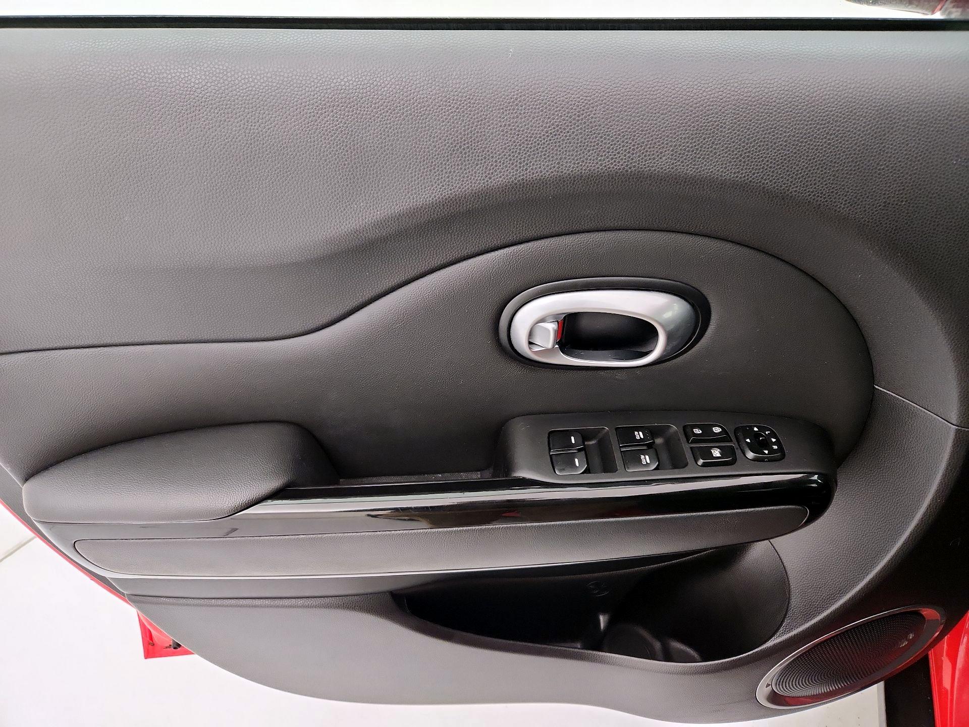 Thumbnail: 2016 Kia Soul - 12