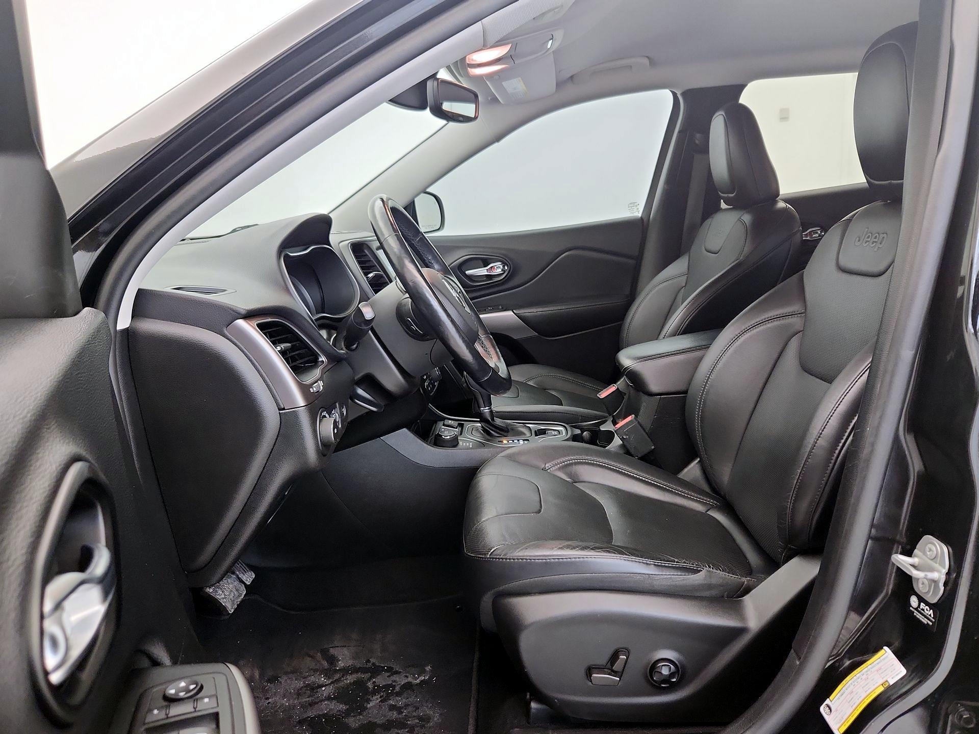 Thumbnail: 2021 Jeep Cherokee - 11