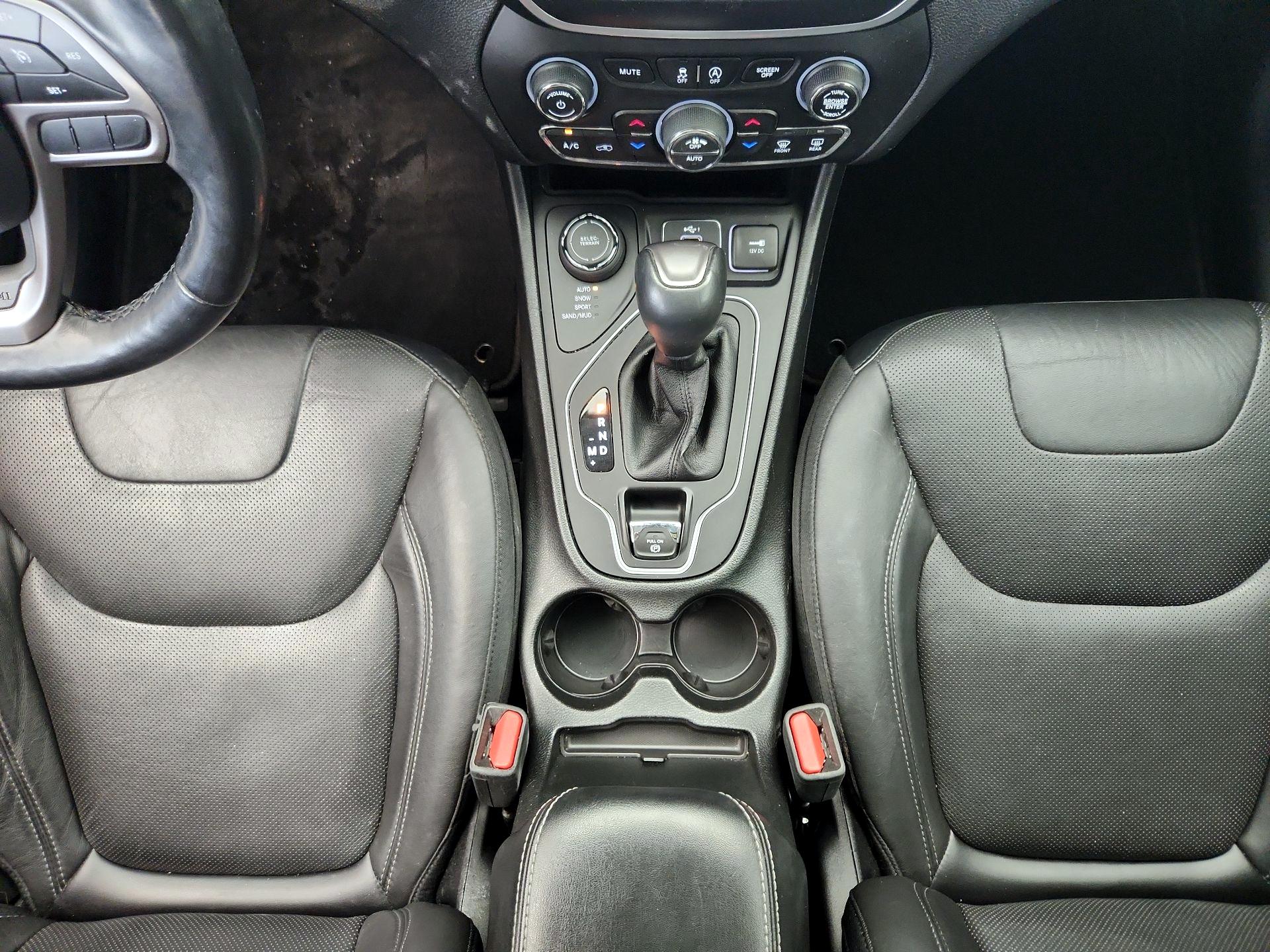 Thumbnail: 2021 Jeep Cherokee - 17