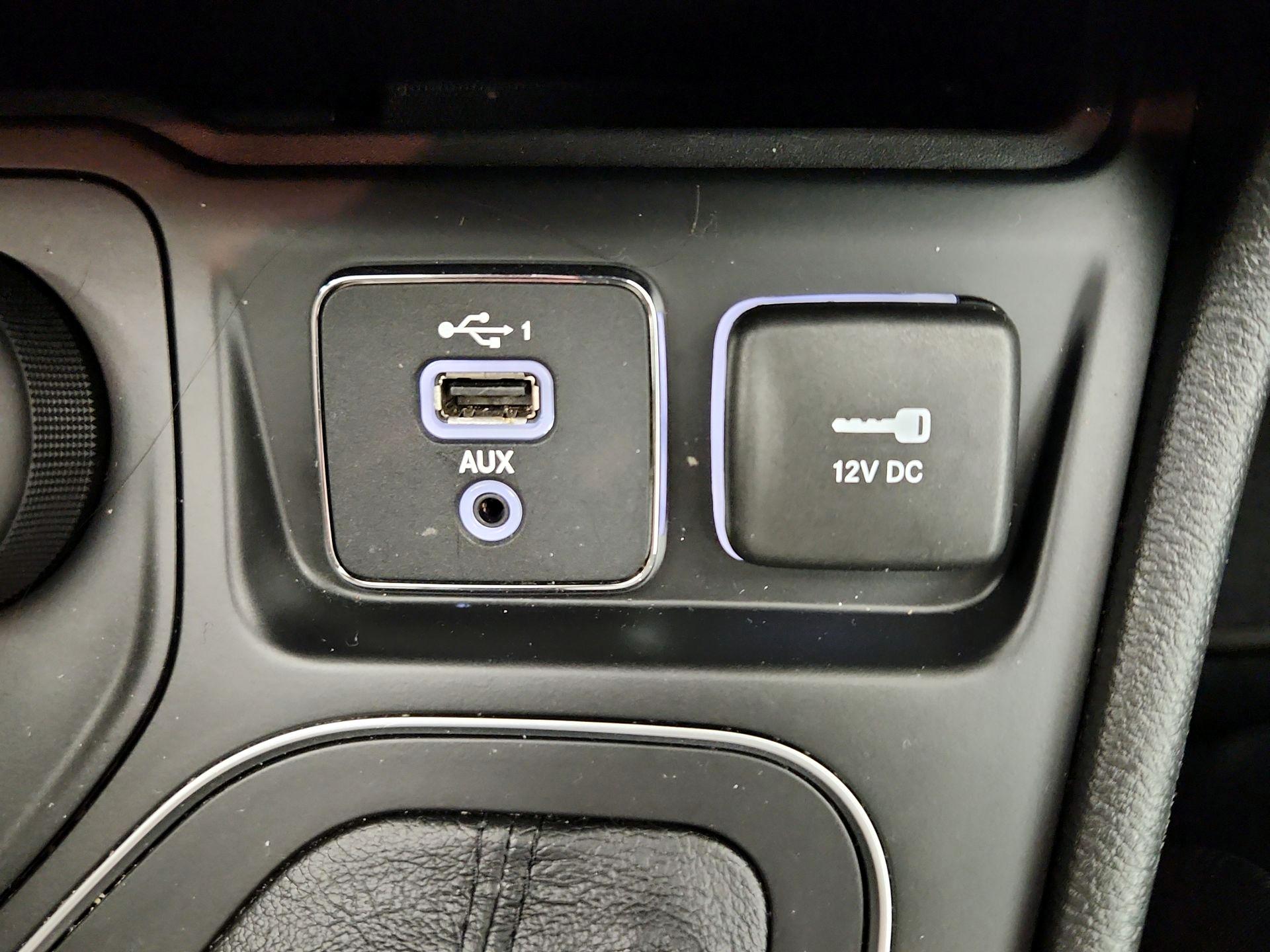 Thumbnail: 2021 Jeep Cherokee - 18