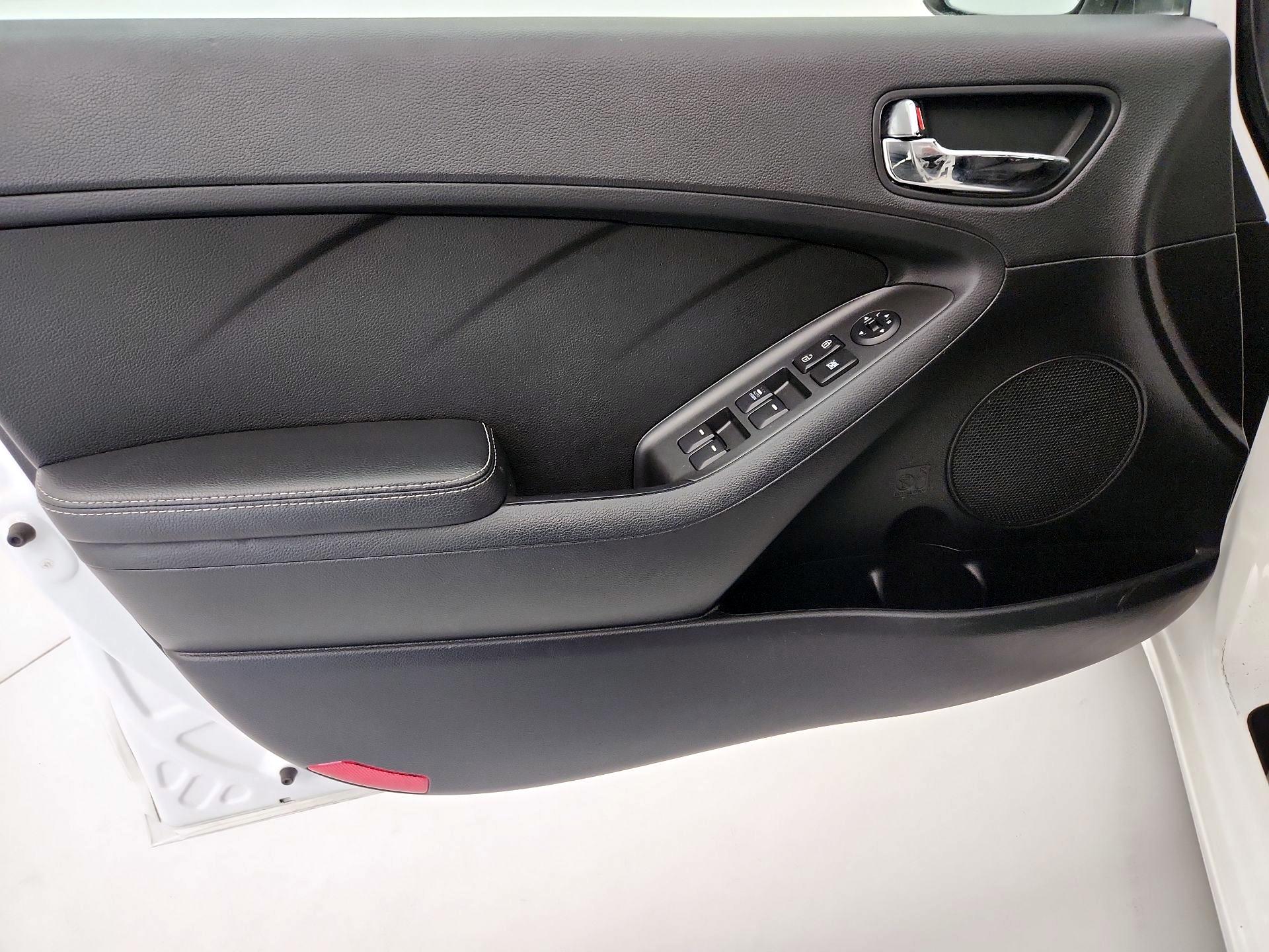 Thumbnail: 2015 Kia Forte - 12