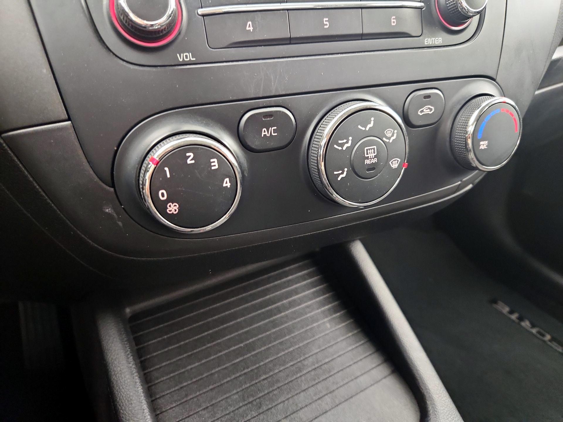 Thumbnail: 2015 Kia Forte - 15