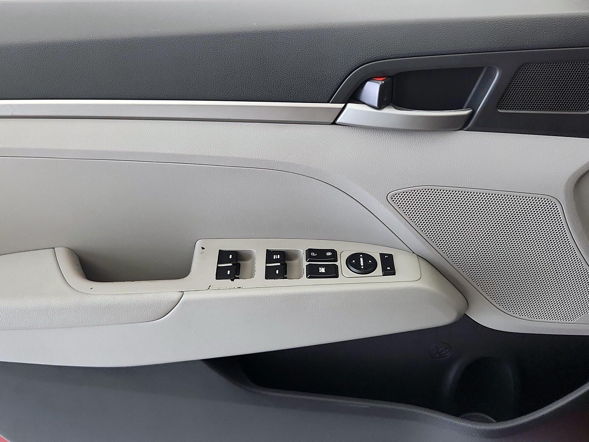 Thumbnail: 2017 Hyundai Elantra - 12